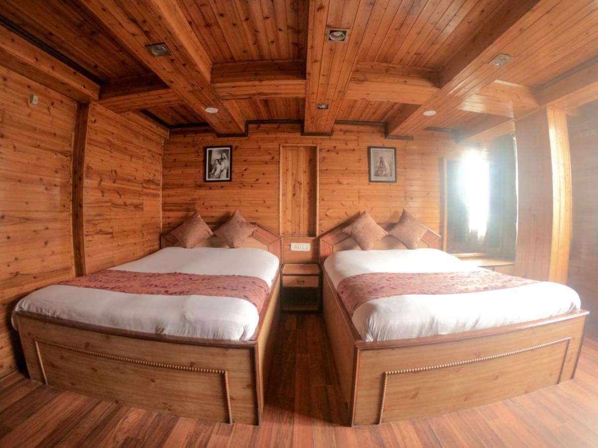 Goroomgo Broadway Mall Road Darjeeling - Best In Darjeeling Hotel 3*