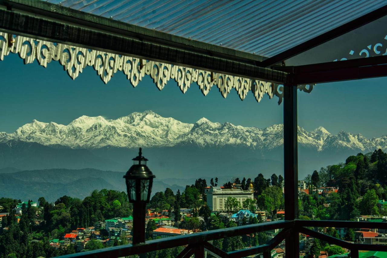 Sumitel Vista 800m From Mall Road 3*