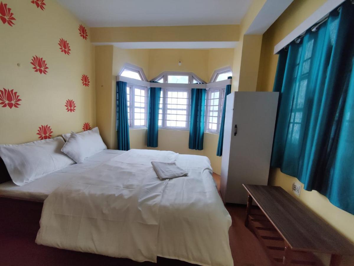 Hotel Roamers Den Darjeeling (West Bengal)