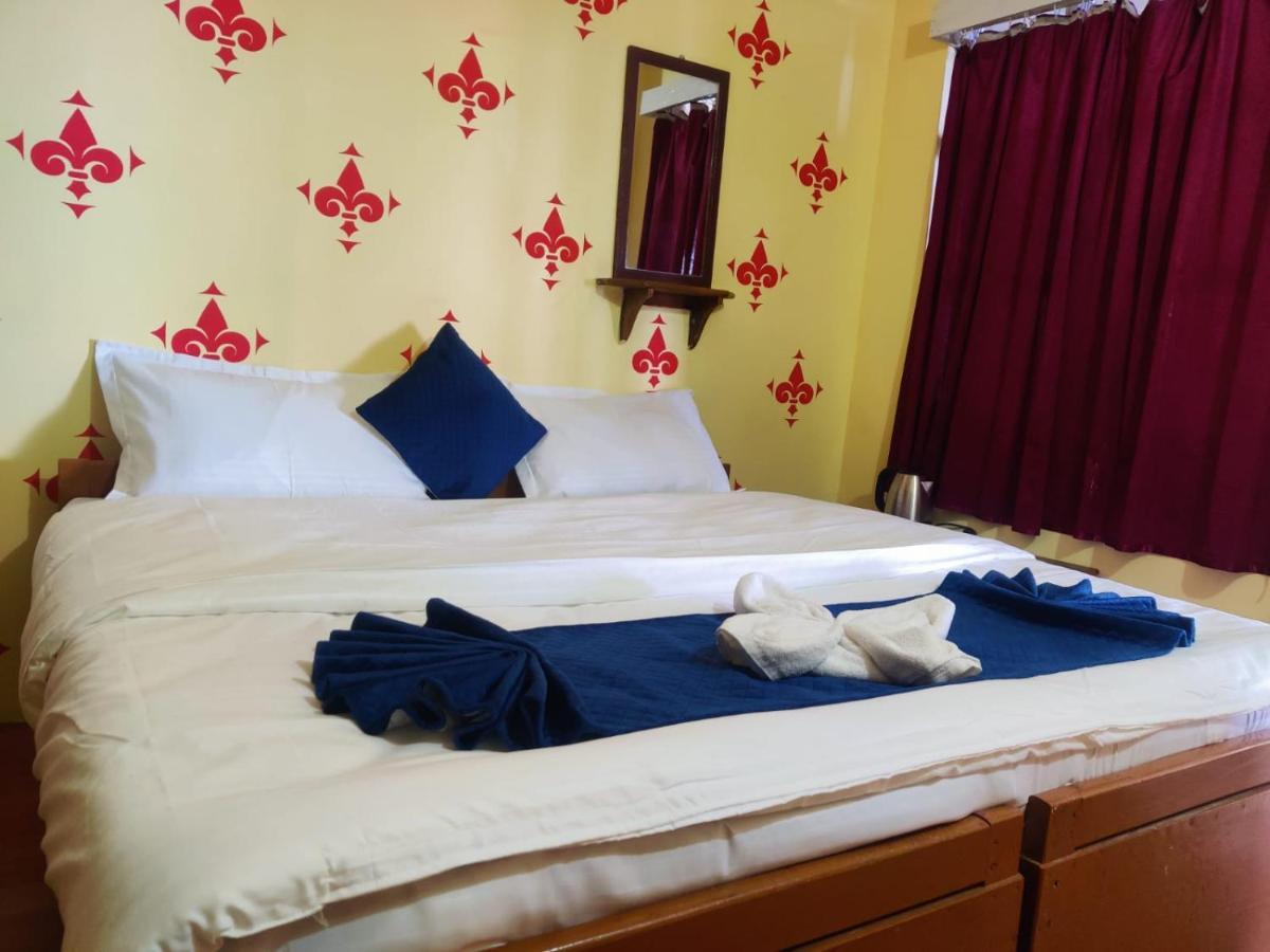 Roamers Den Hotel