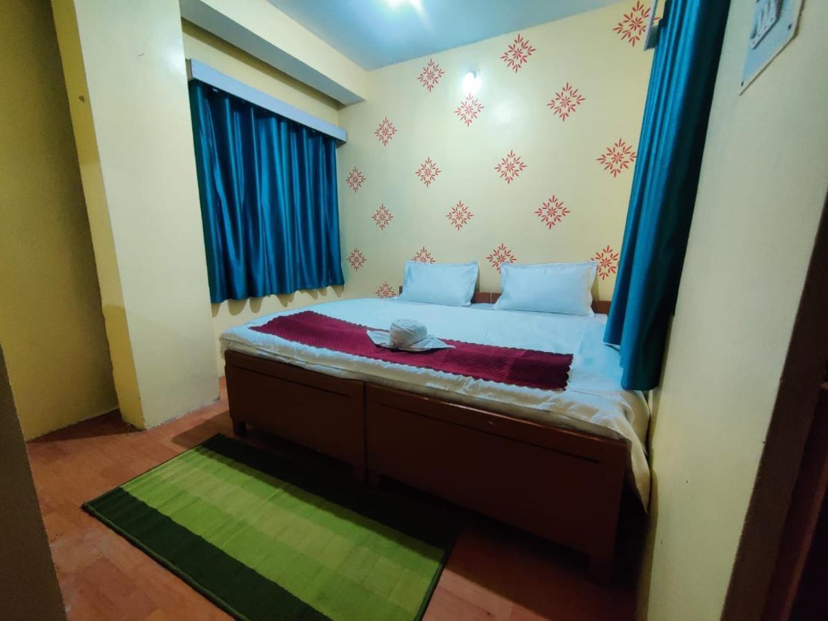 Hotel Roamers Den Darjeeling (West Bengal)
