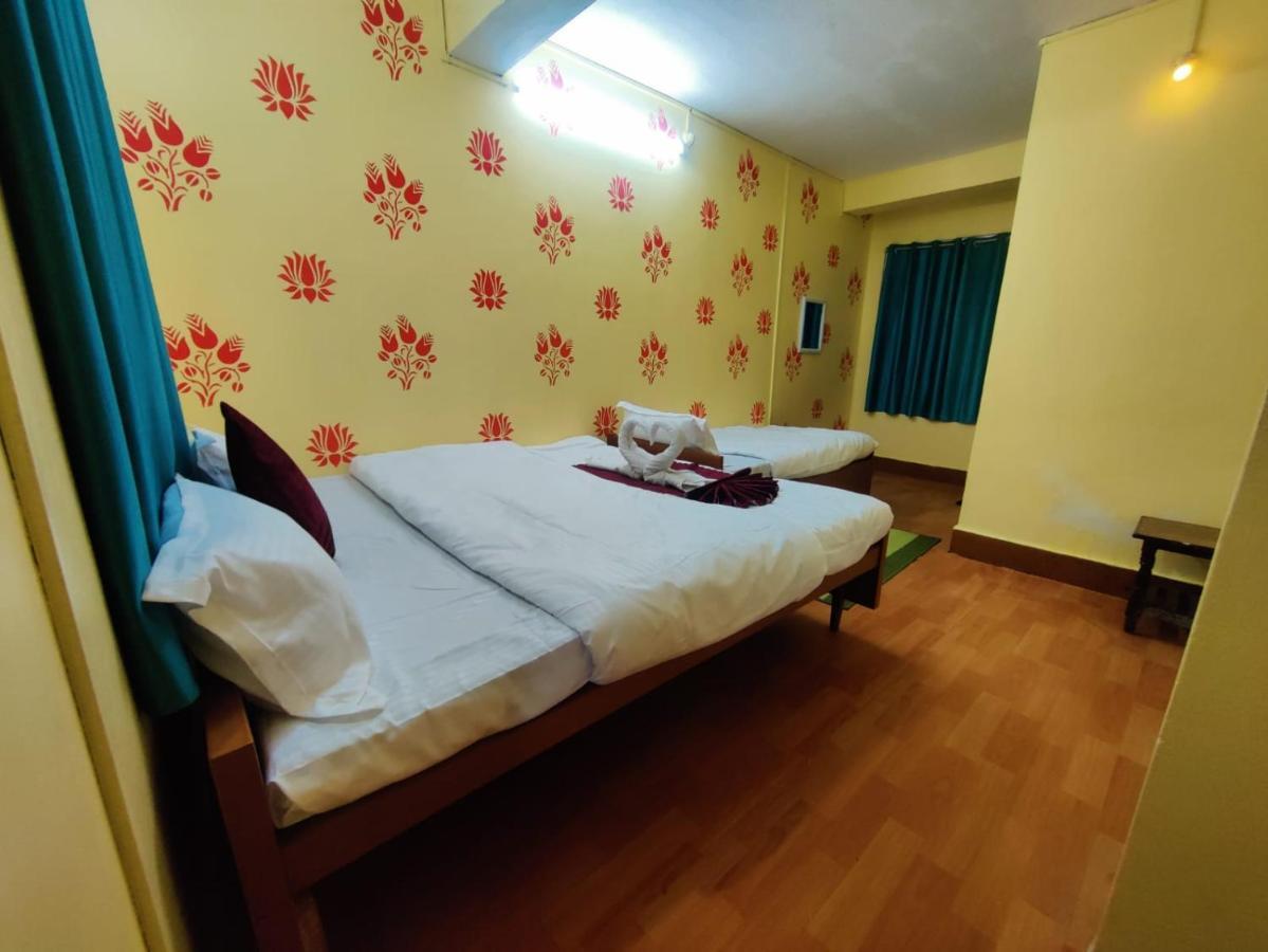 Hotel Roamers Den