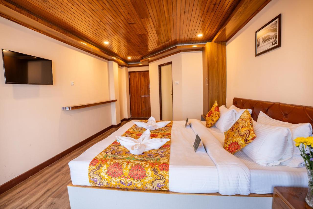 Muscatel Stardust - Chowrasta Mall Road Hotel Darjeeling (West Bengal)
