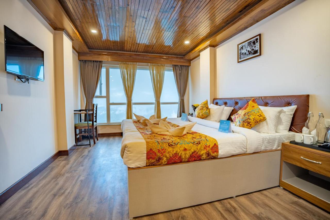 Muscatel Stardust - Chowrasta Mall Road Hotel *