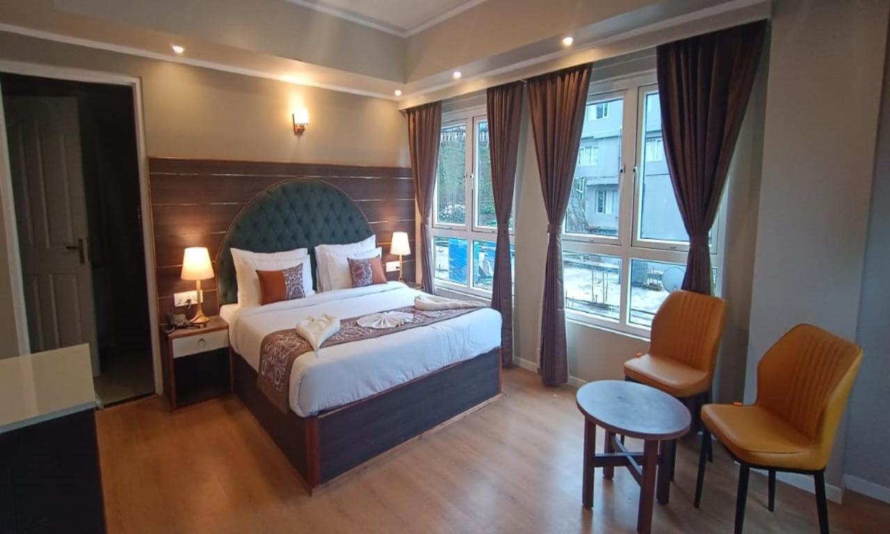 Cliffton Royals 3*