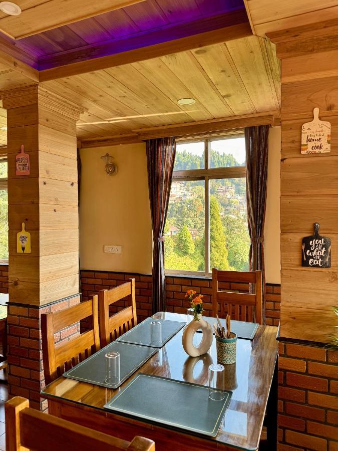 Batasia, Hillside Hotel Darjeeling (West Bengal)