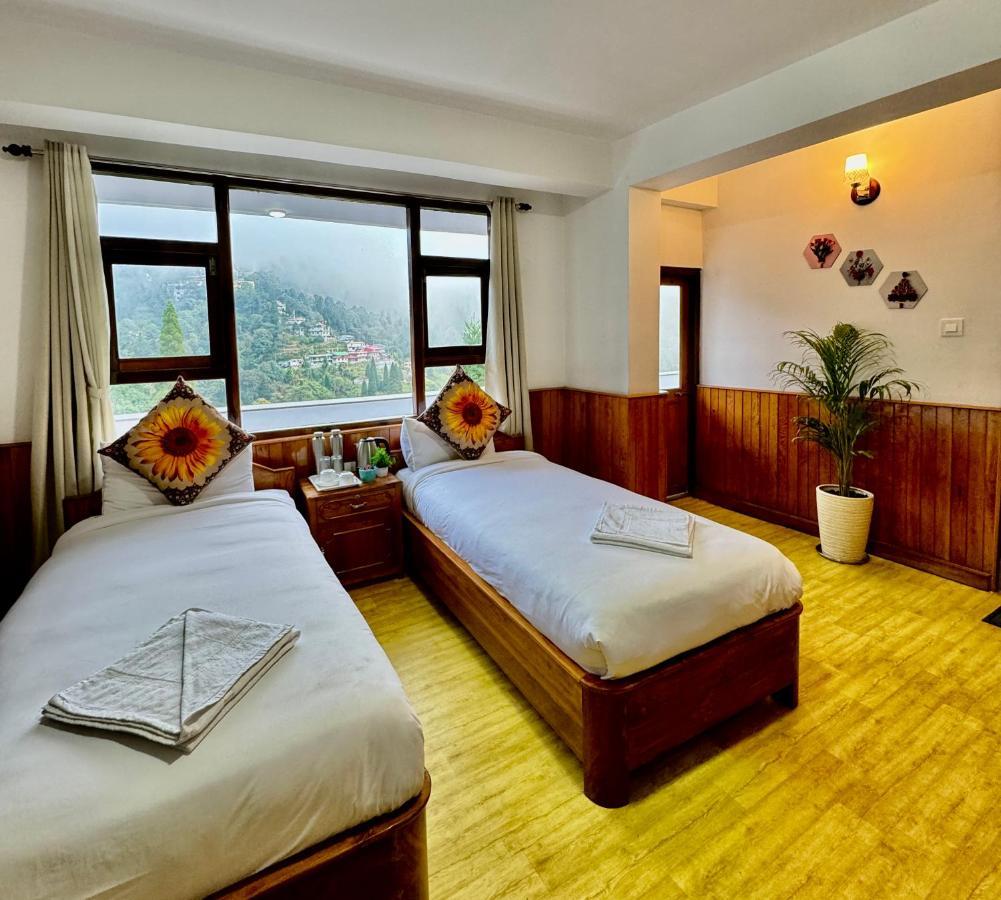 Hotel Batasia, Hillside 3*
