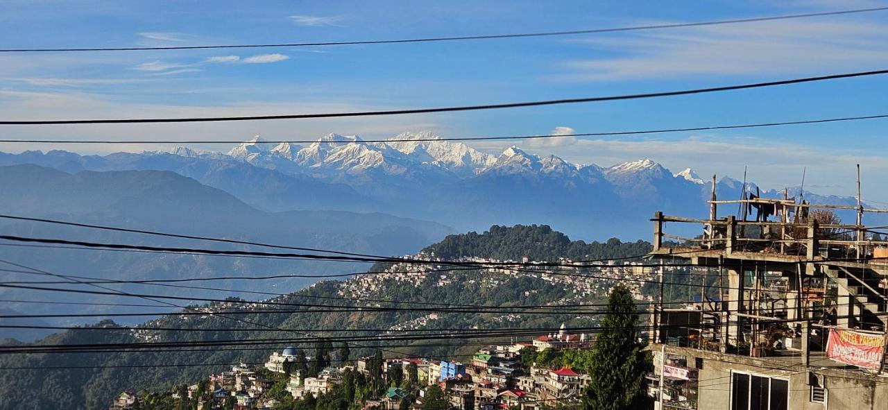 Ratna * Darjeeling (West Bengal)