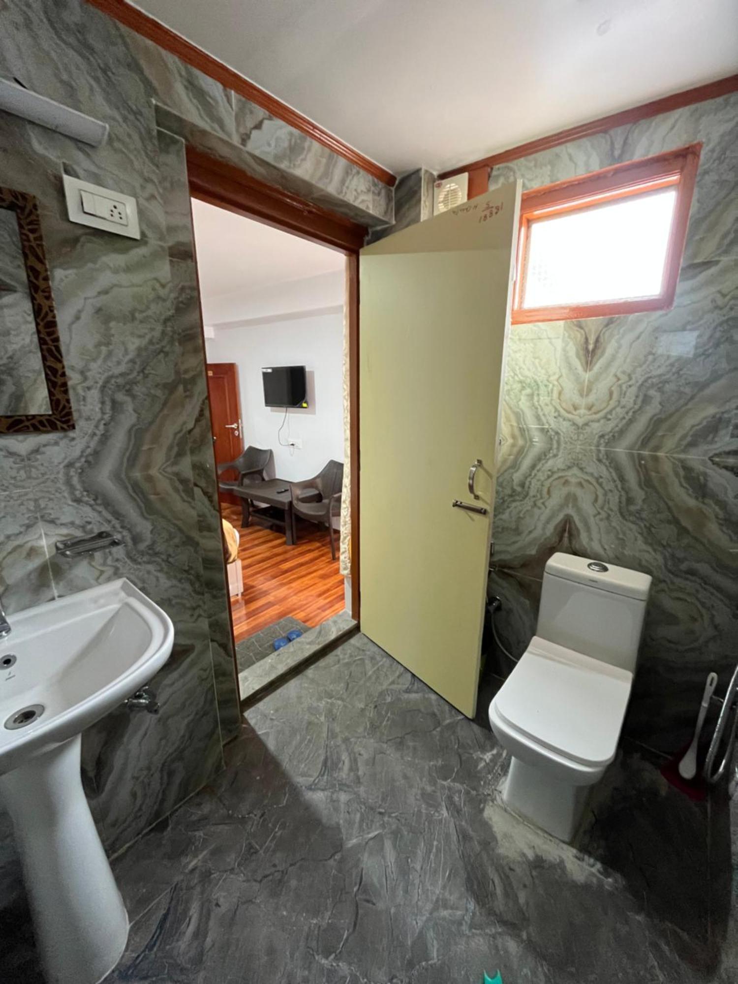 Royal Vista - Guest house *