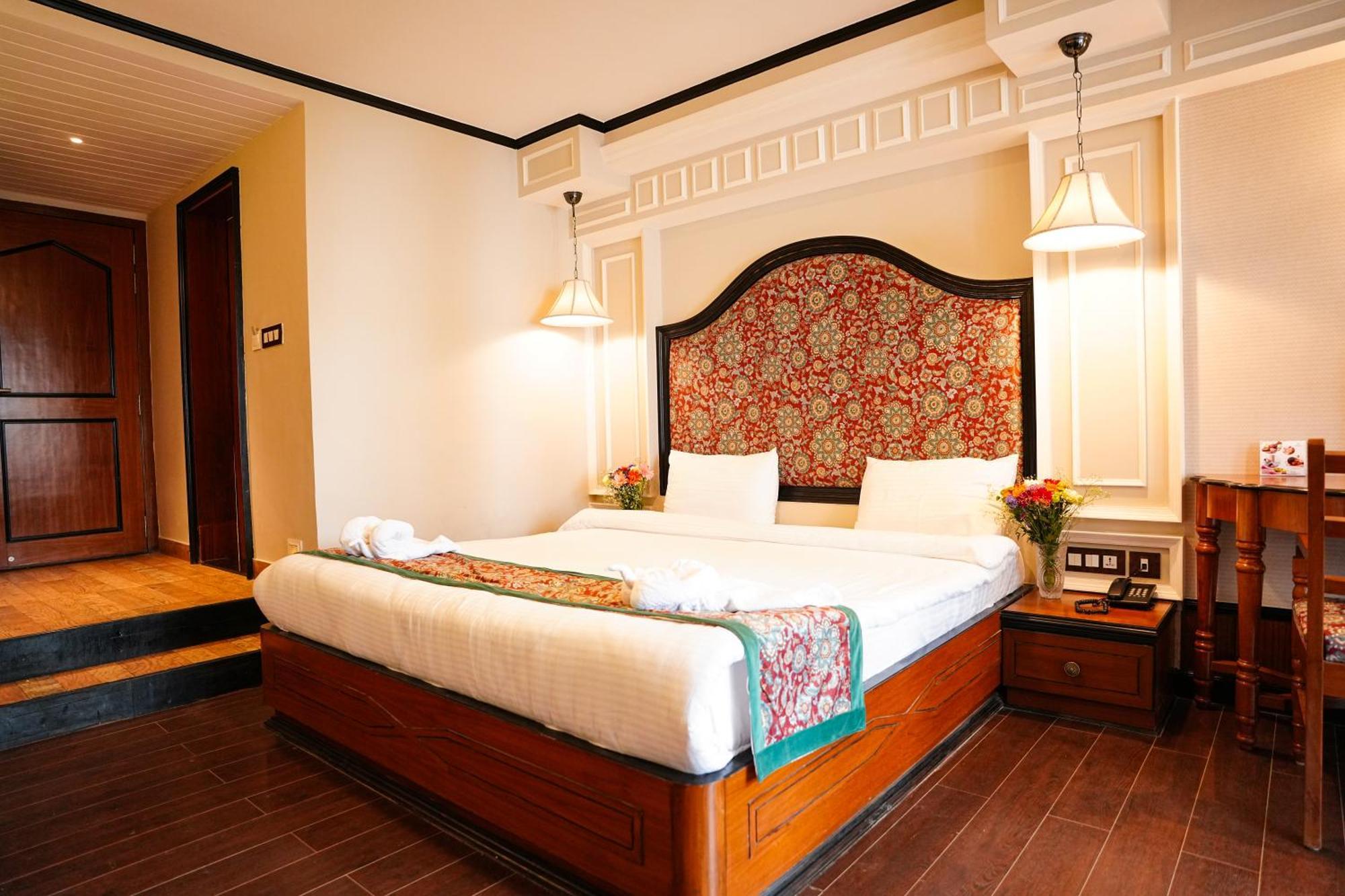 Orsino Mall Road Hotel 4*