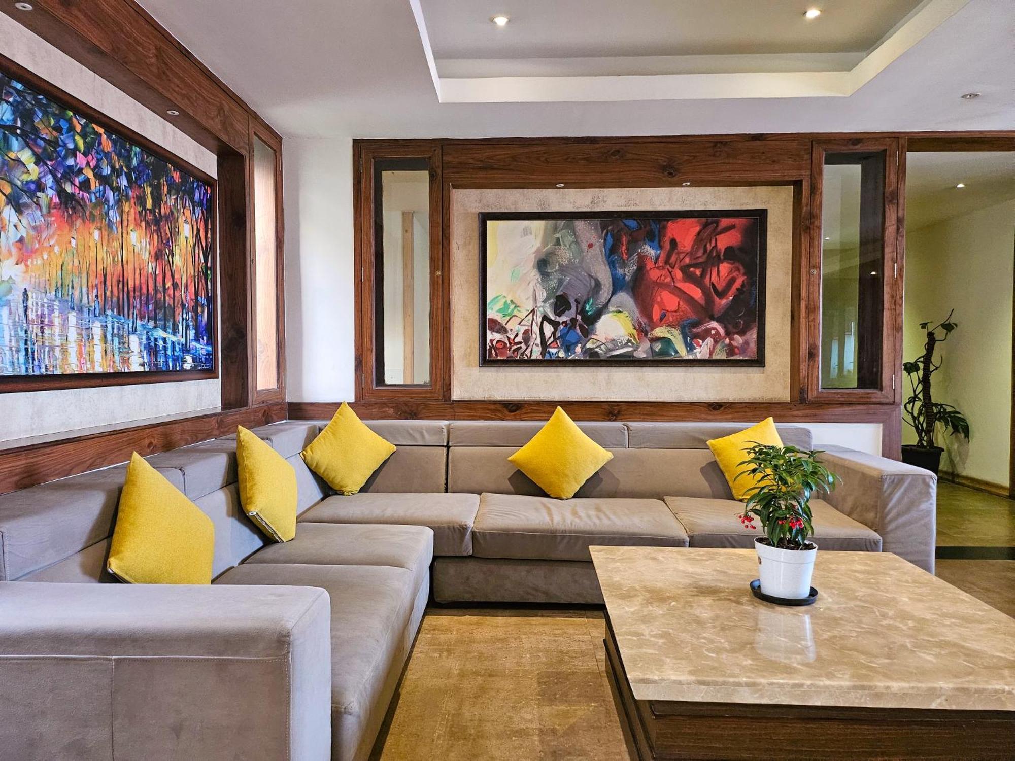 Hotel Yashshree Sanderling Mall Road 4*