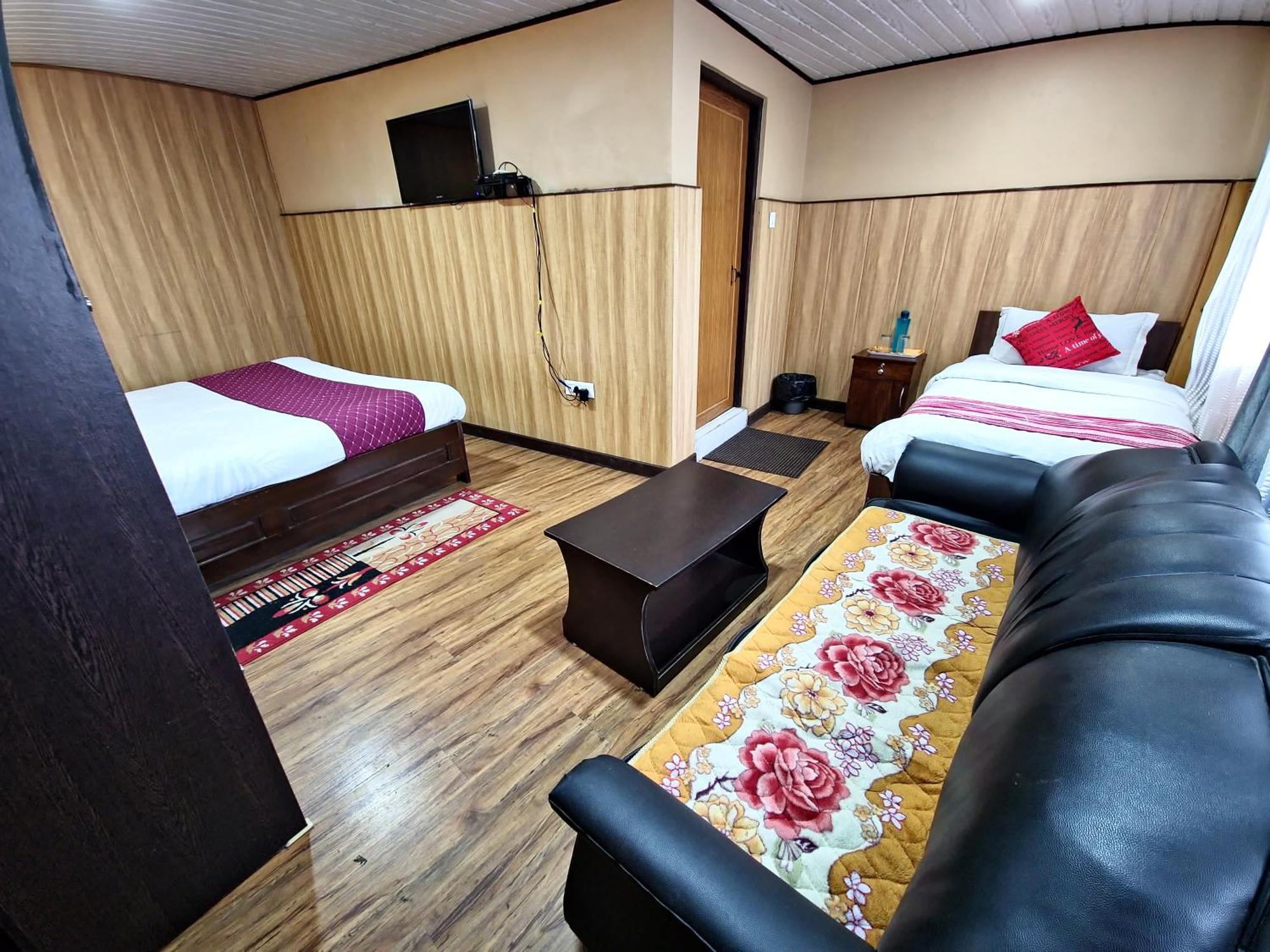 Veronica Alpina Mountain View Homestay