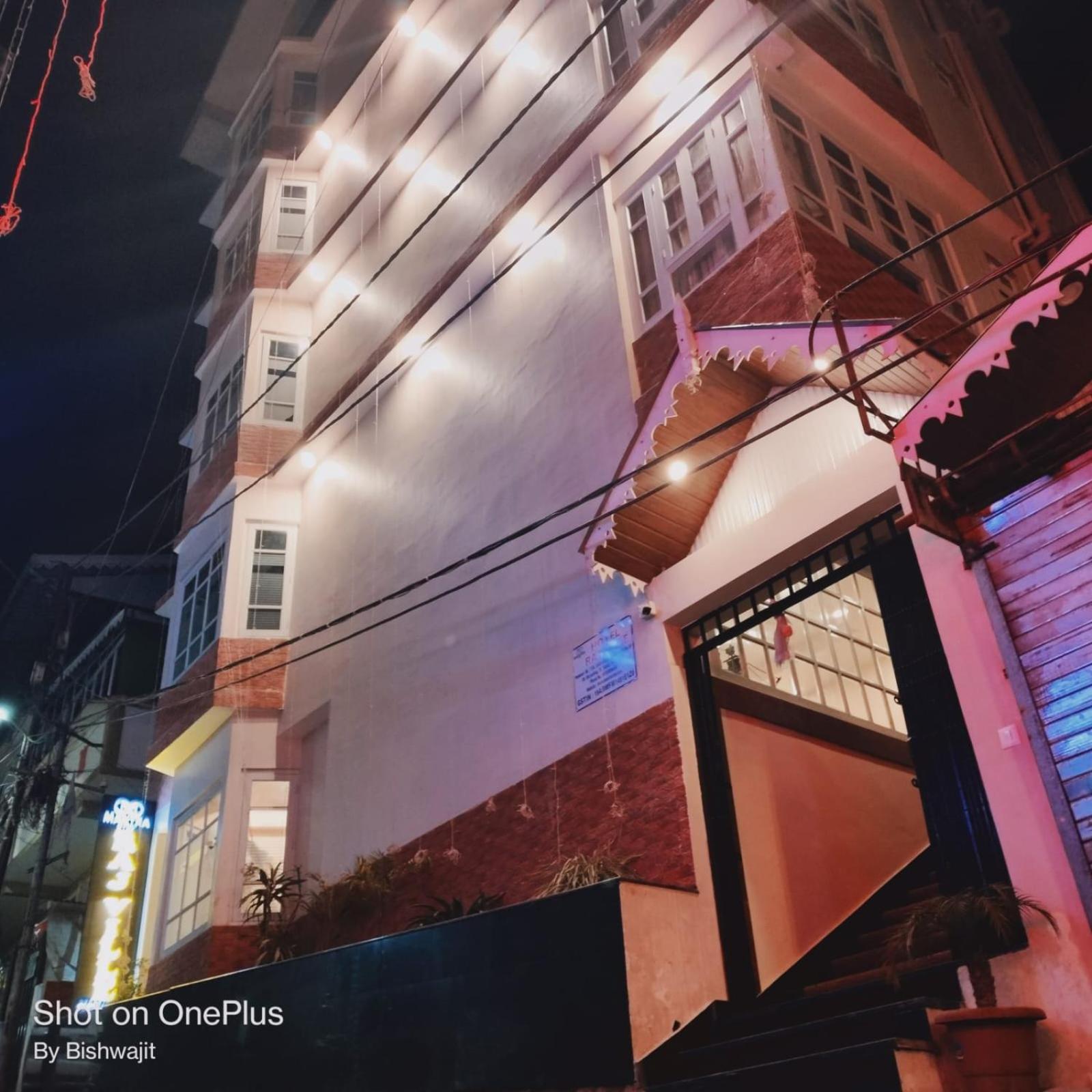 Hotel Raj - Darjeeling Near Mall Road 3*