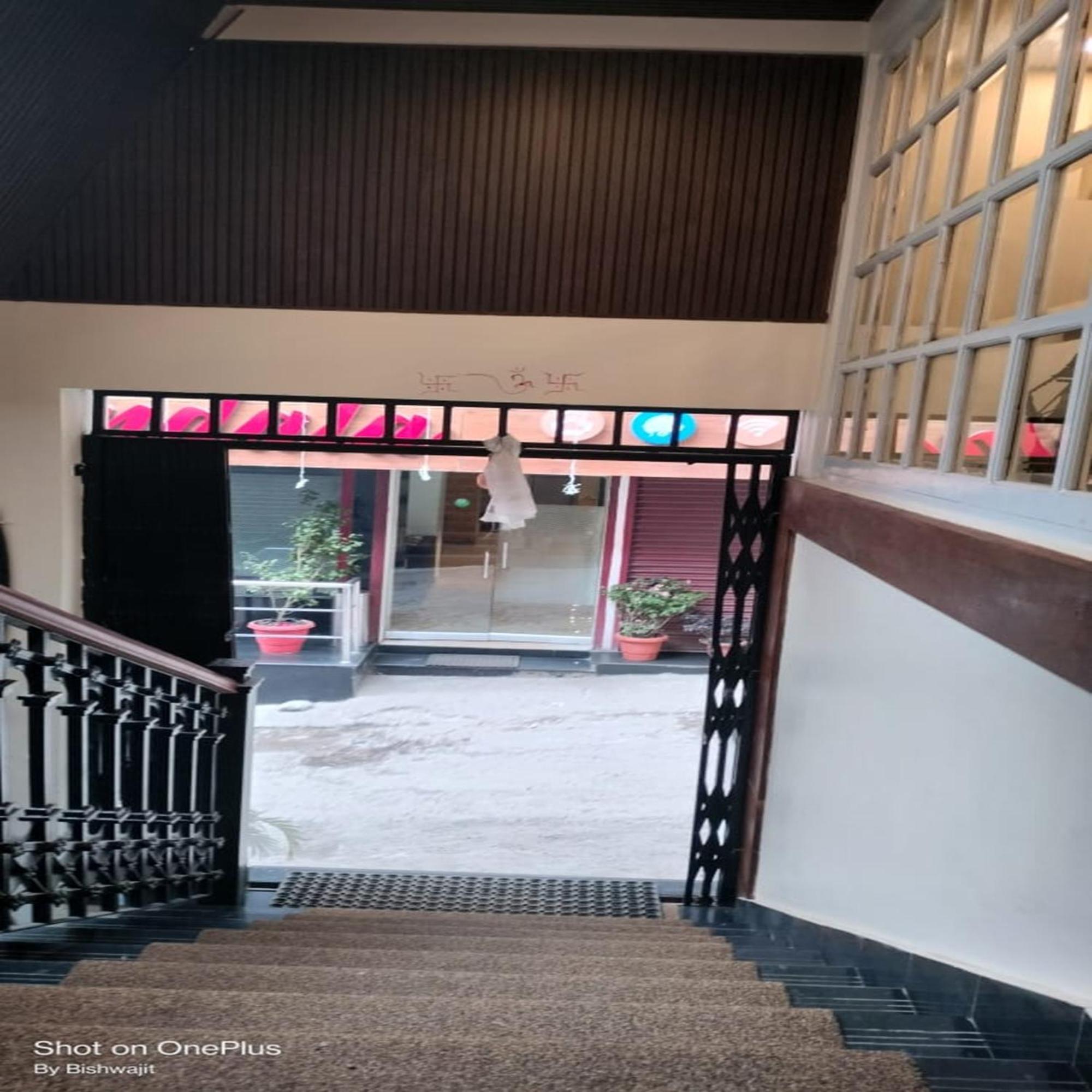 Hotel Raj - Darjeeling Near Mall Road