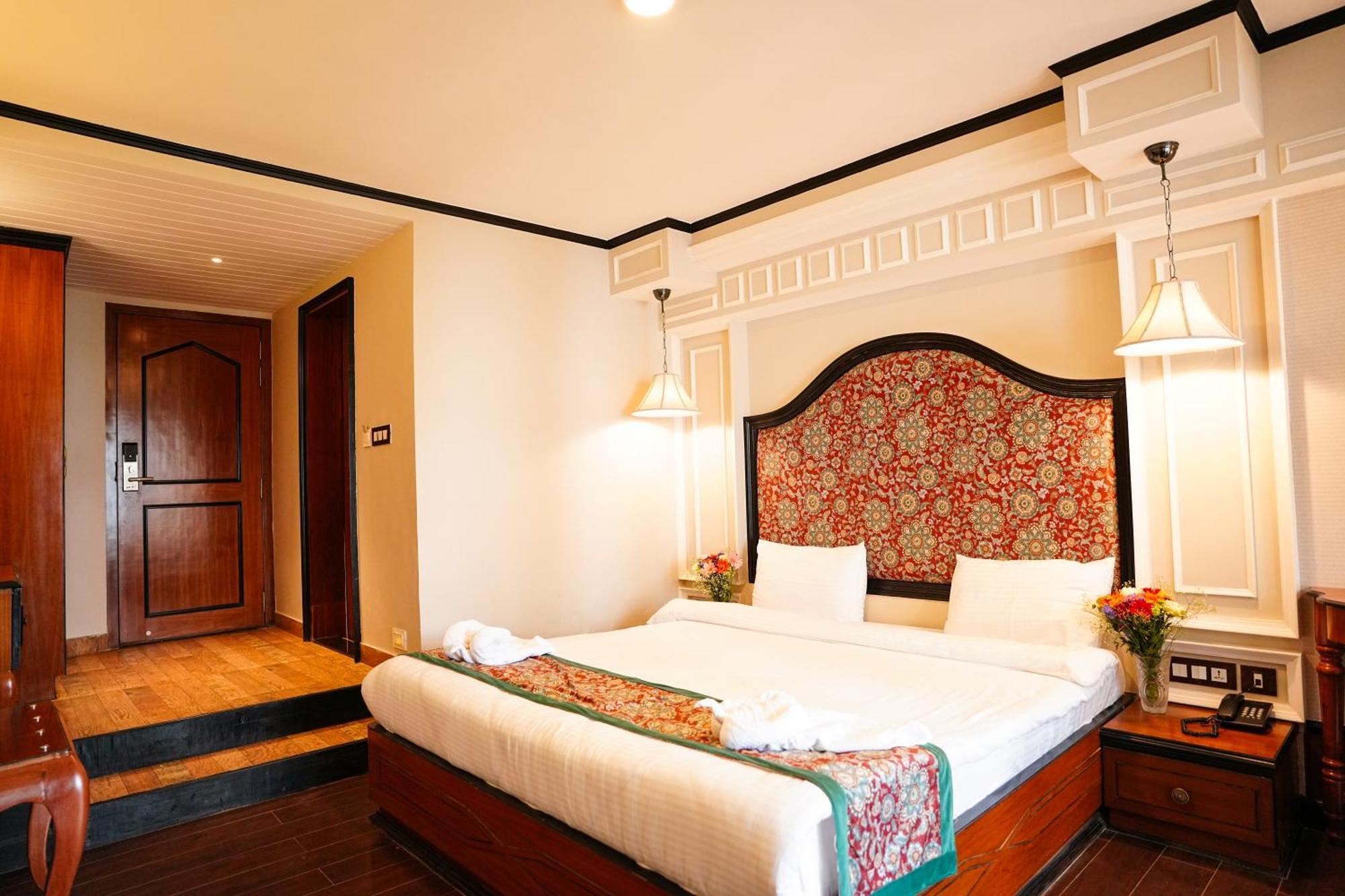 Orsino Mall Road Hotel