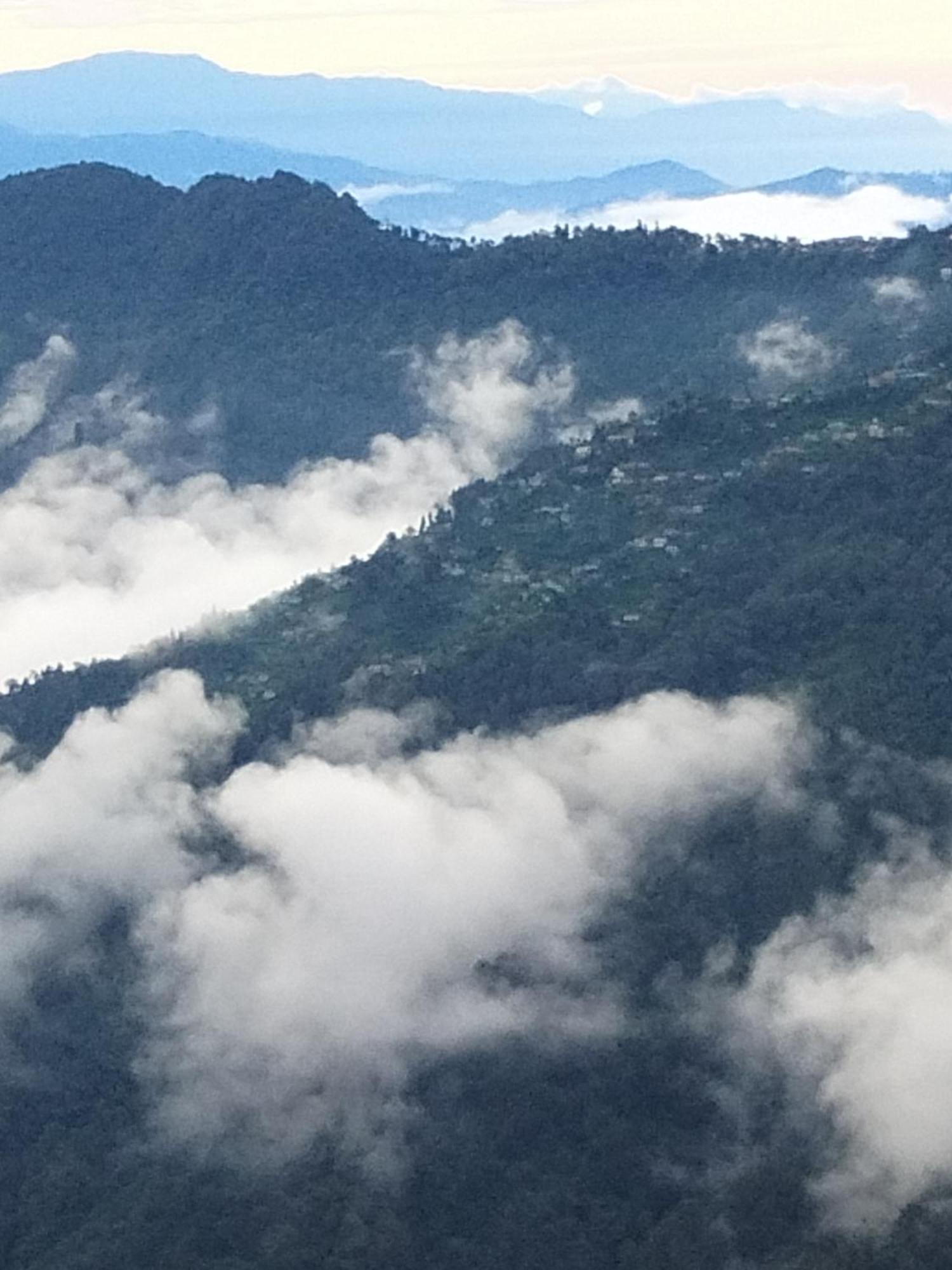 Sunrise Darjeeling (West Bengal)