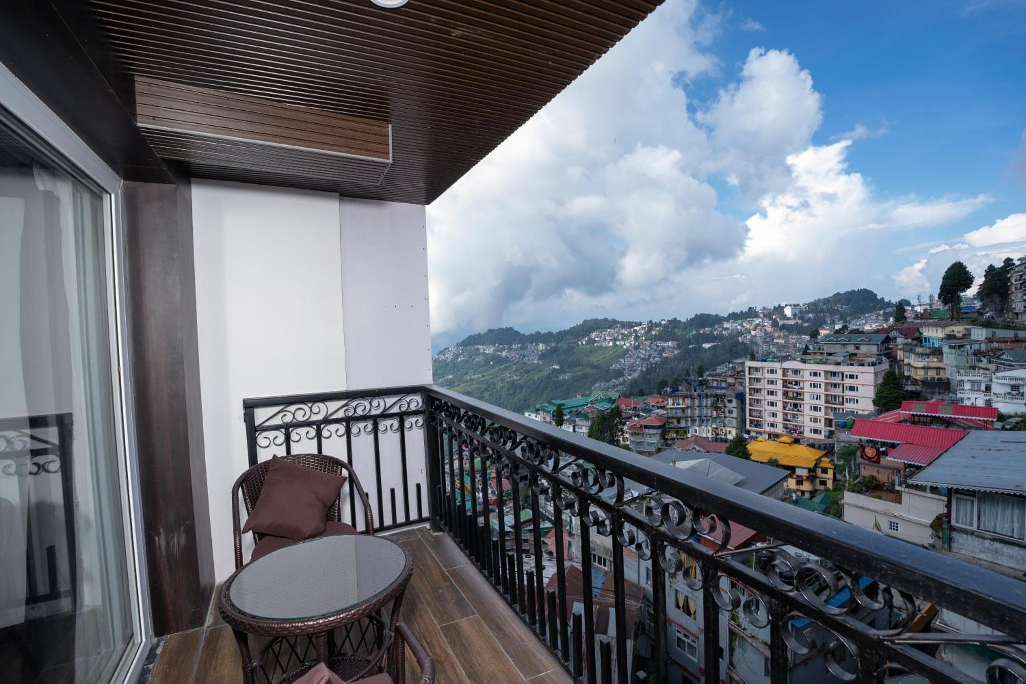 Hotel The West Gate By Summit 5*