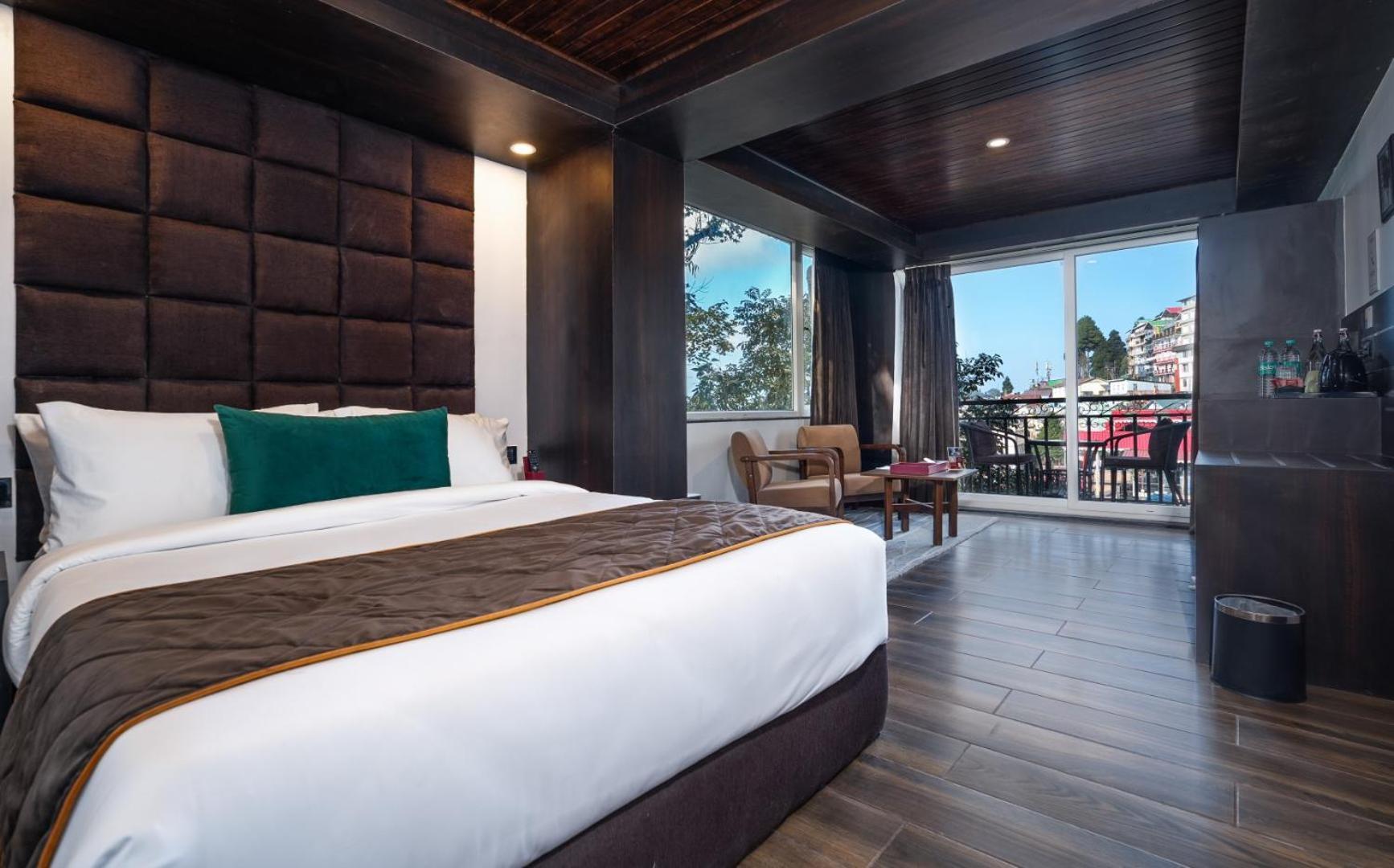 Hotel The West Gate By Summit