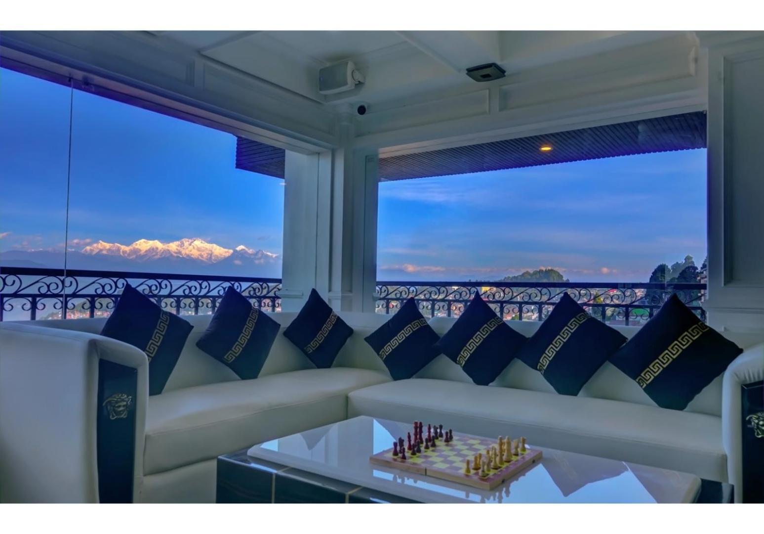 The West Gate By Summit 5*