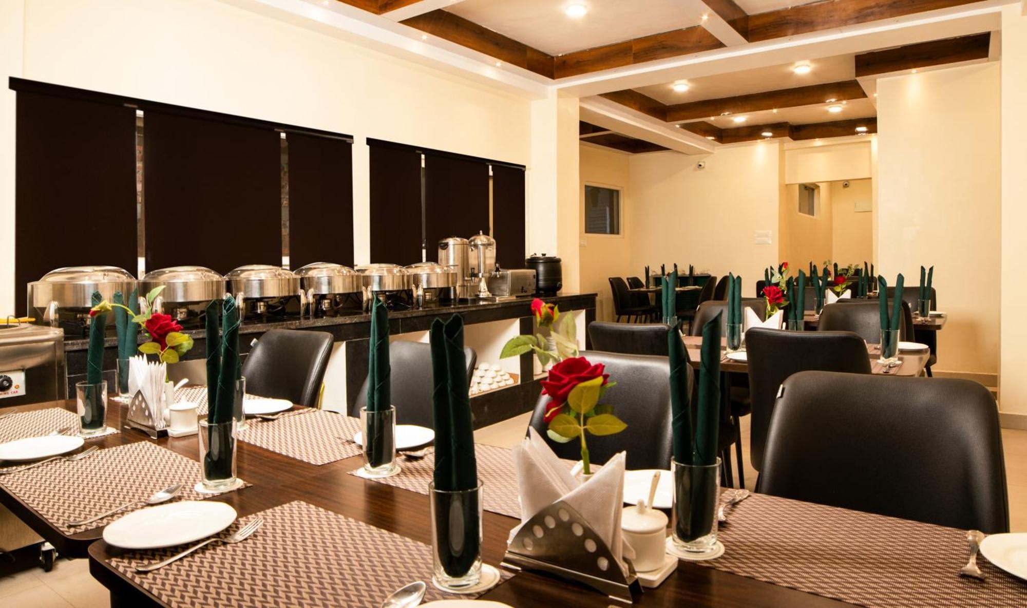 Hotel Raj - Darjeeling Near Mall Road 3*