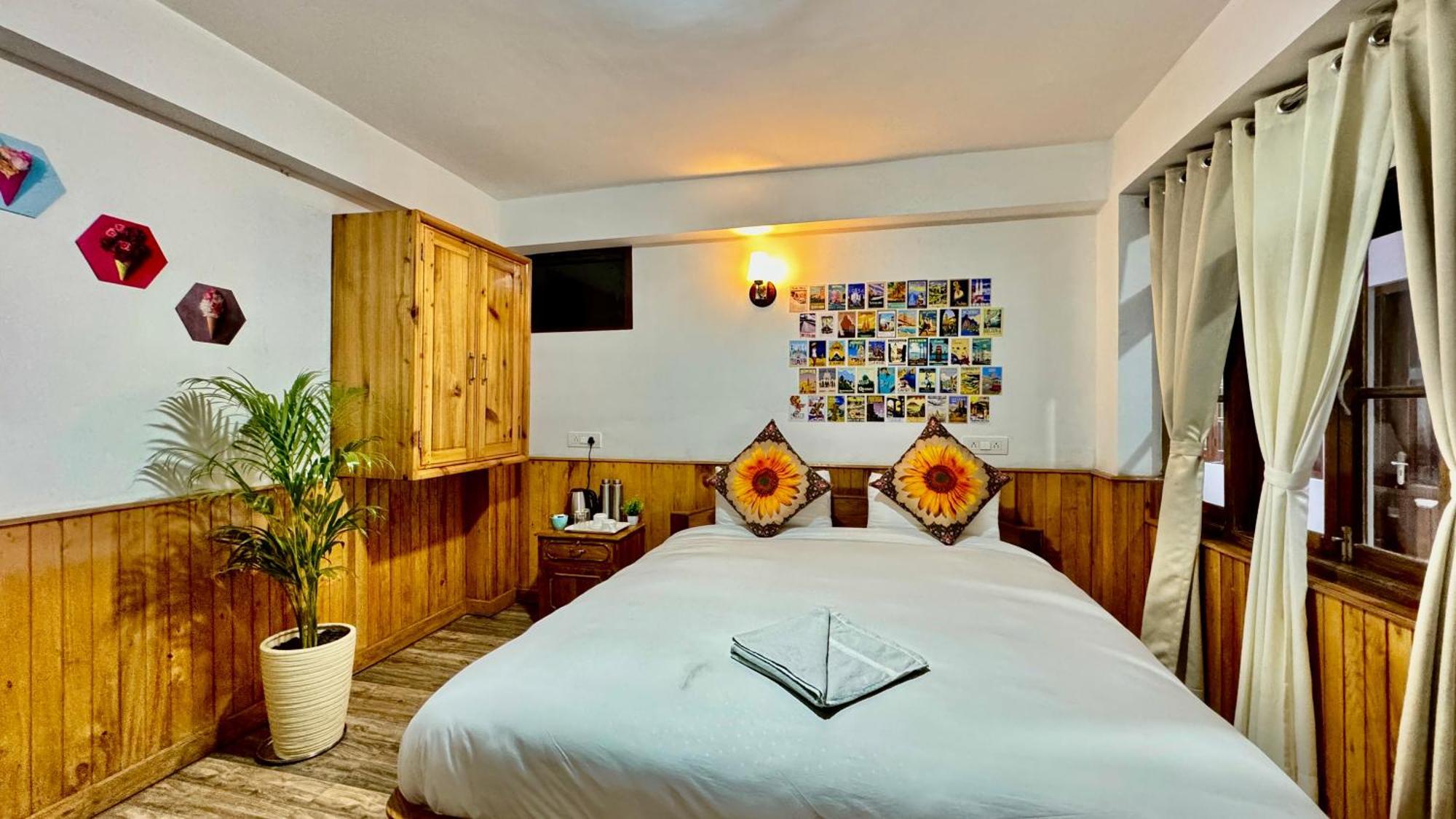 Batasia, Hillside Hotel