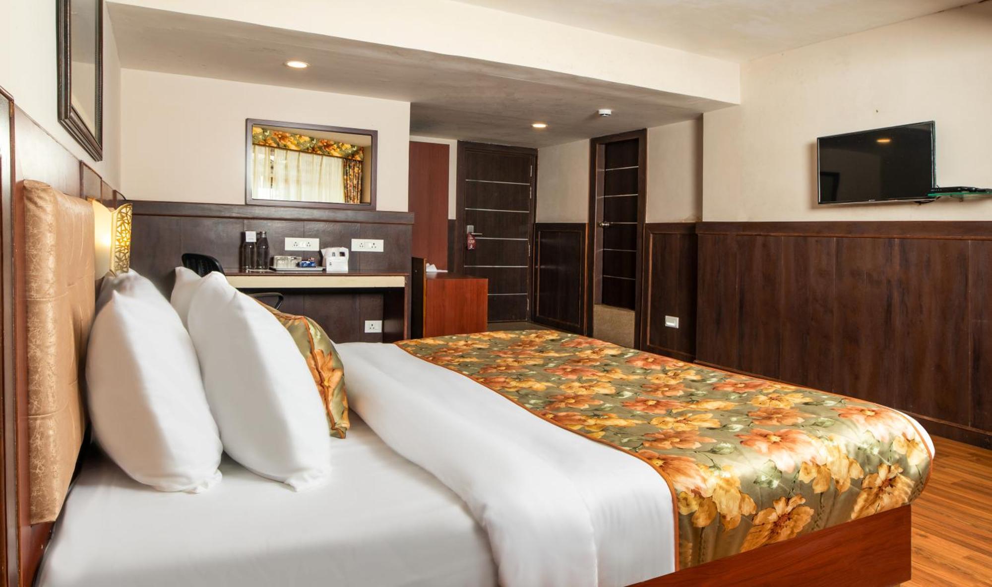 Resort Summit Oakden & Mall Road