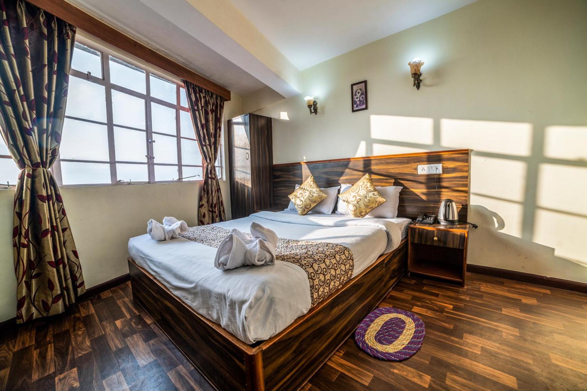 Montis Ridhi Sidhi Residency 3*