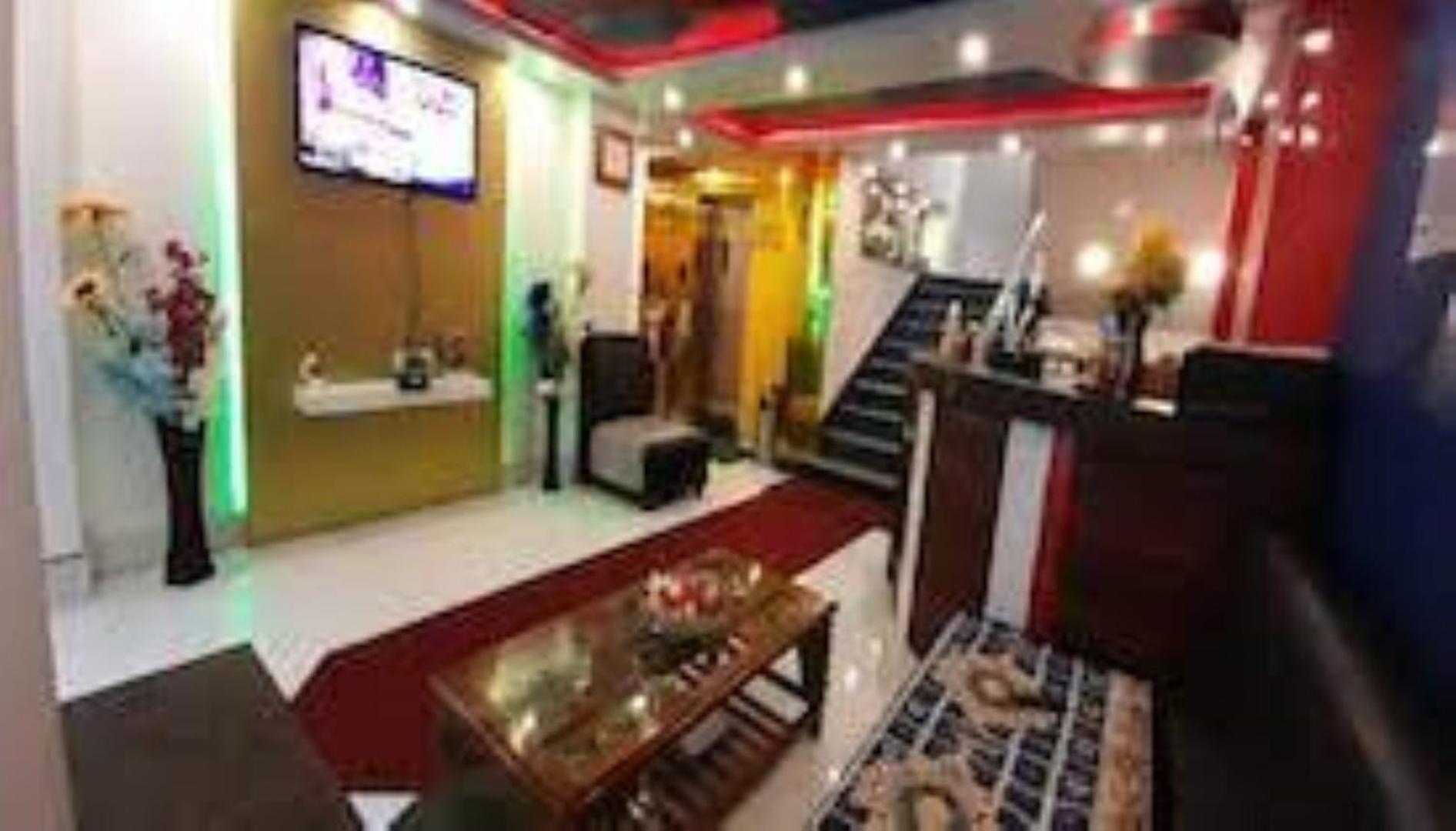 Mahayana, Darjeeling Hotel