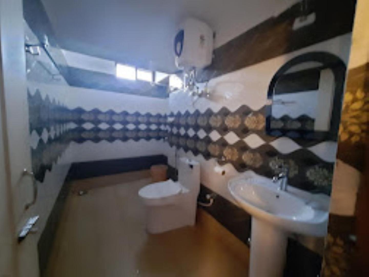 Mahayana, Darjeeling Hotel