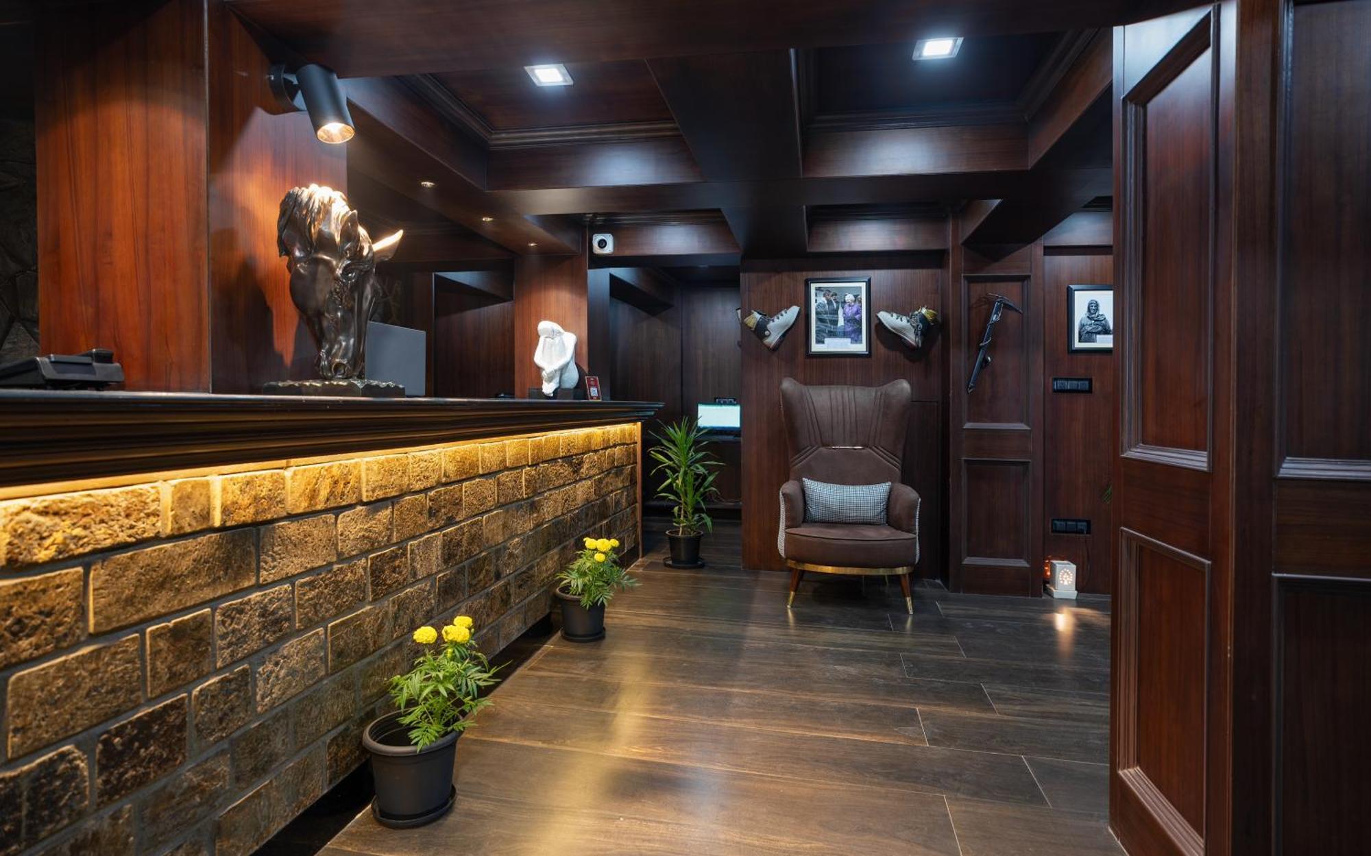 The West Gate By Summit 5*