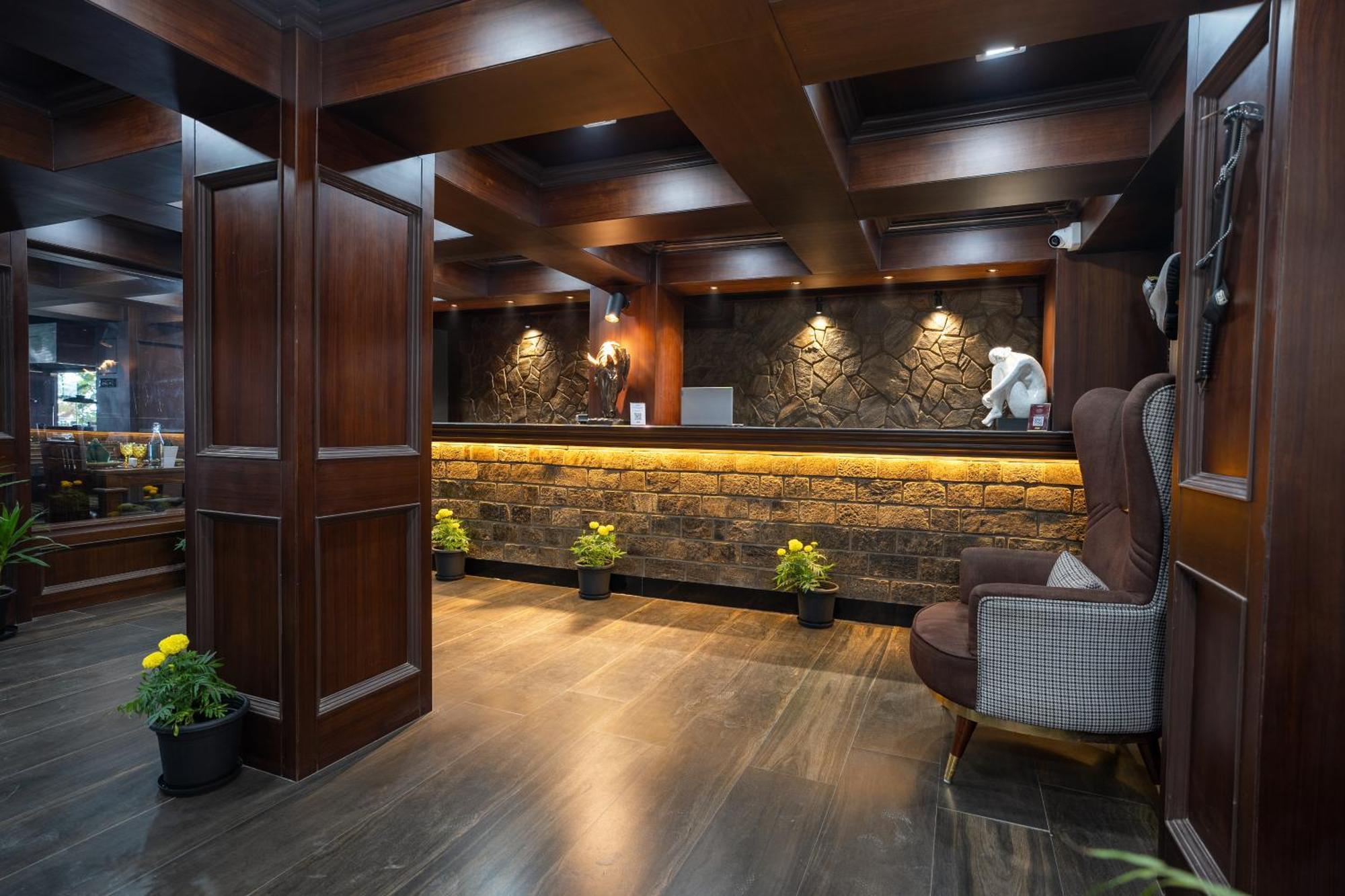 Hotel The West Gate By Summit