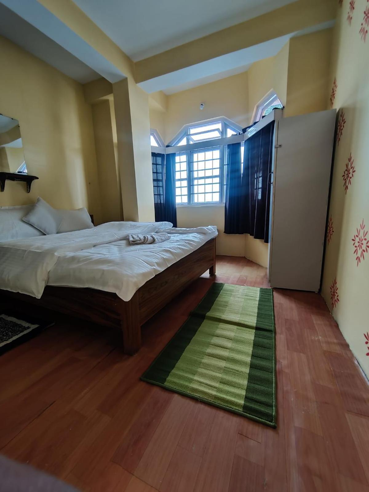 Roamers Den Hotel Darjeeling (West Bengal)