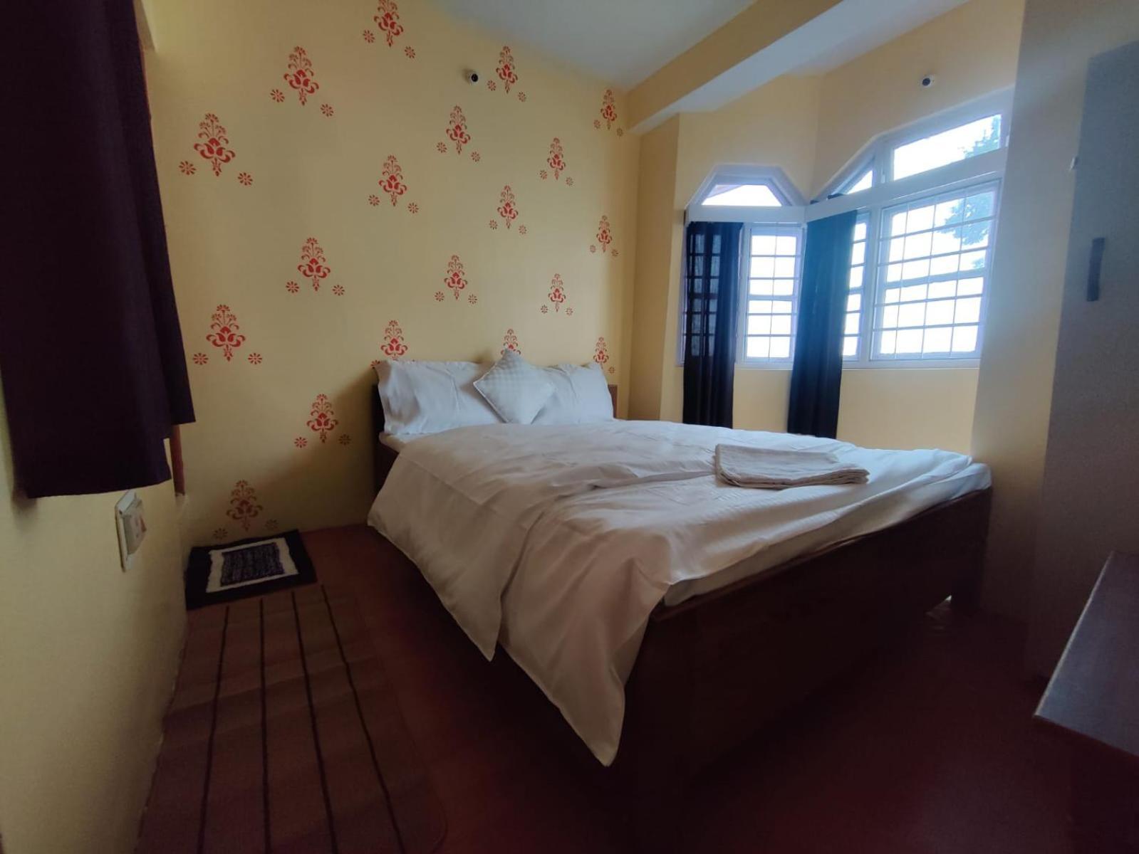 Roamers Den Hotel Darjeeling (West Bengal)