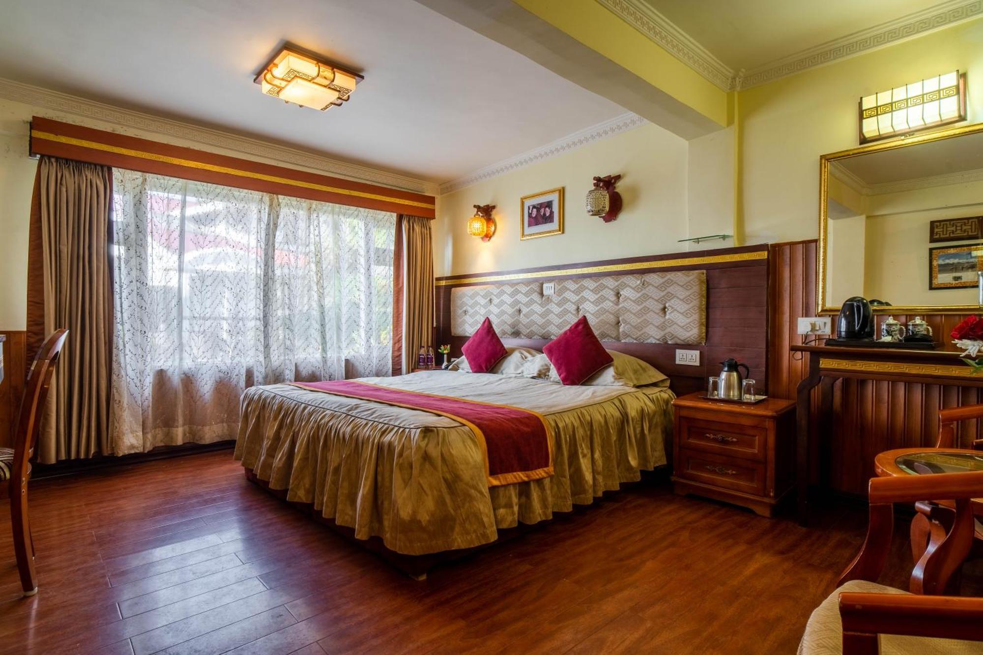 Little Tibet Mall Road Hotel