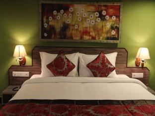 Summit Yashshree & Hotel 3*