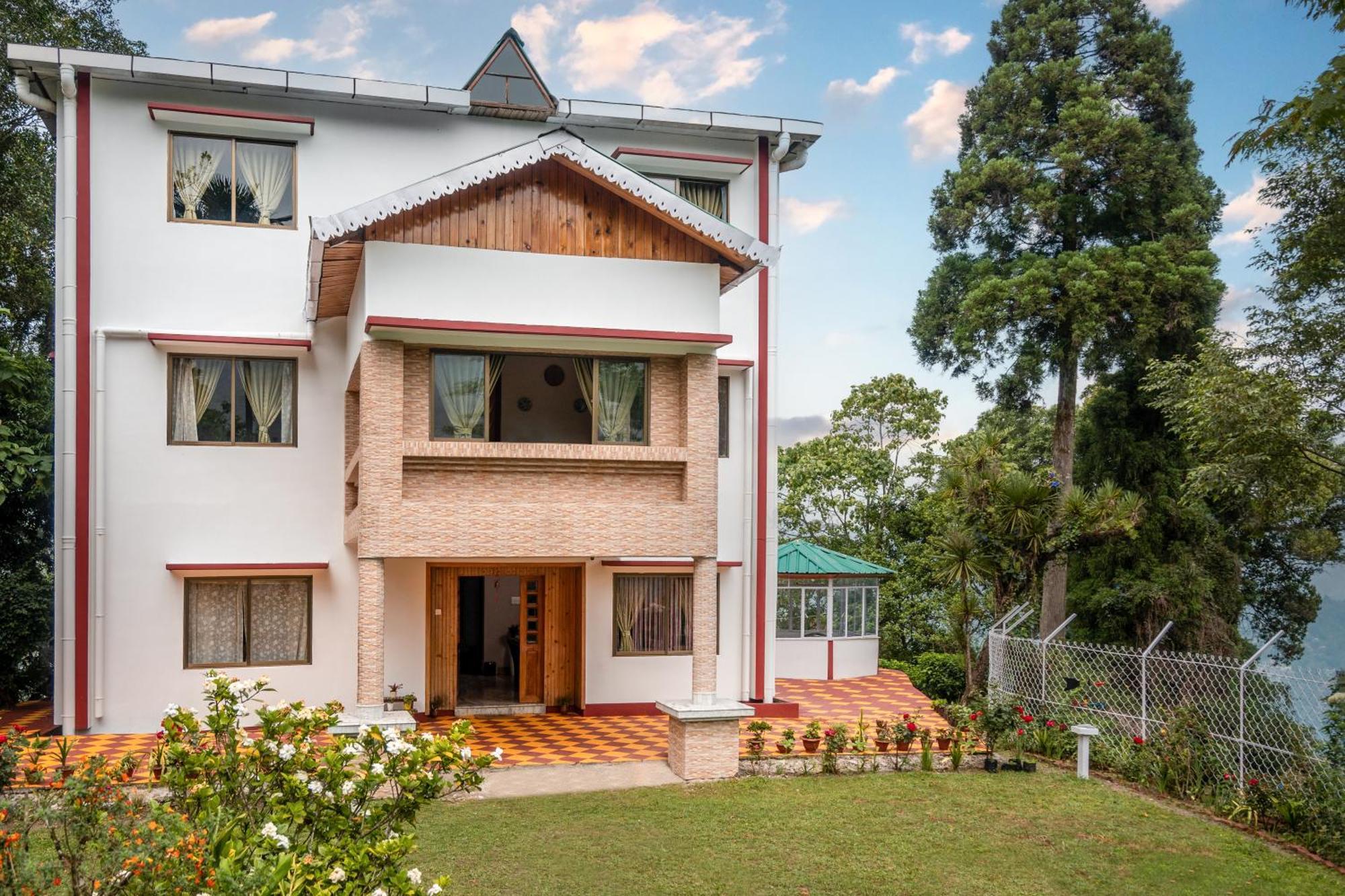 Stayvista's Tree Tops & Tea Trails: Mountain-view In Tea Plantation * Darjeeling (West Bengal)