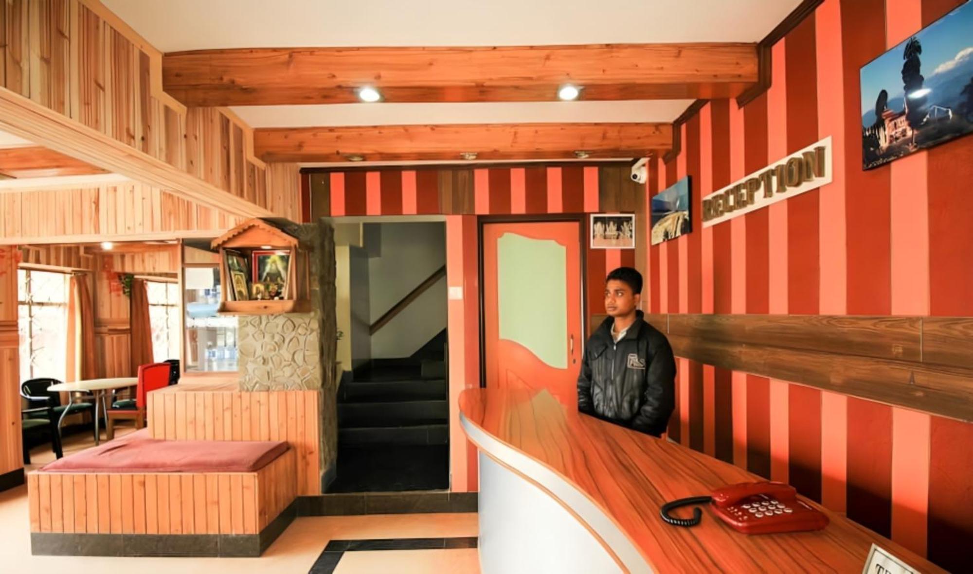 Hotel Goroomgo Broadway Anexy Darjeeling Near Mall Road - Best Service Awarded