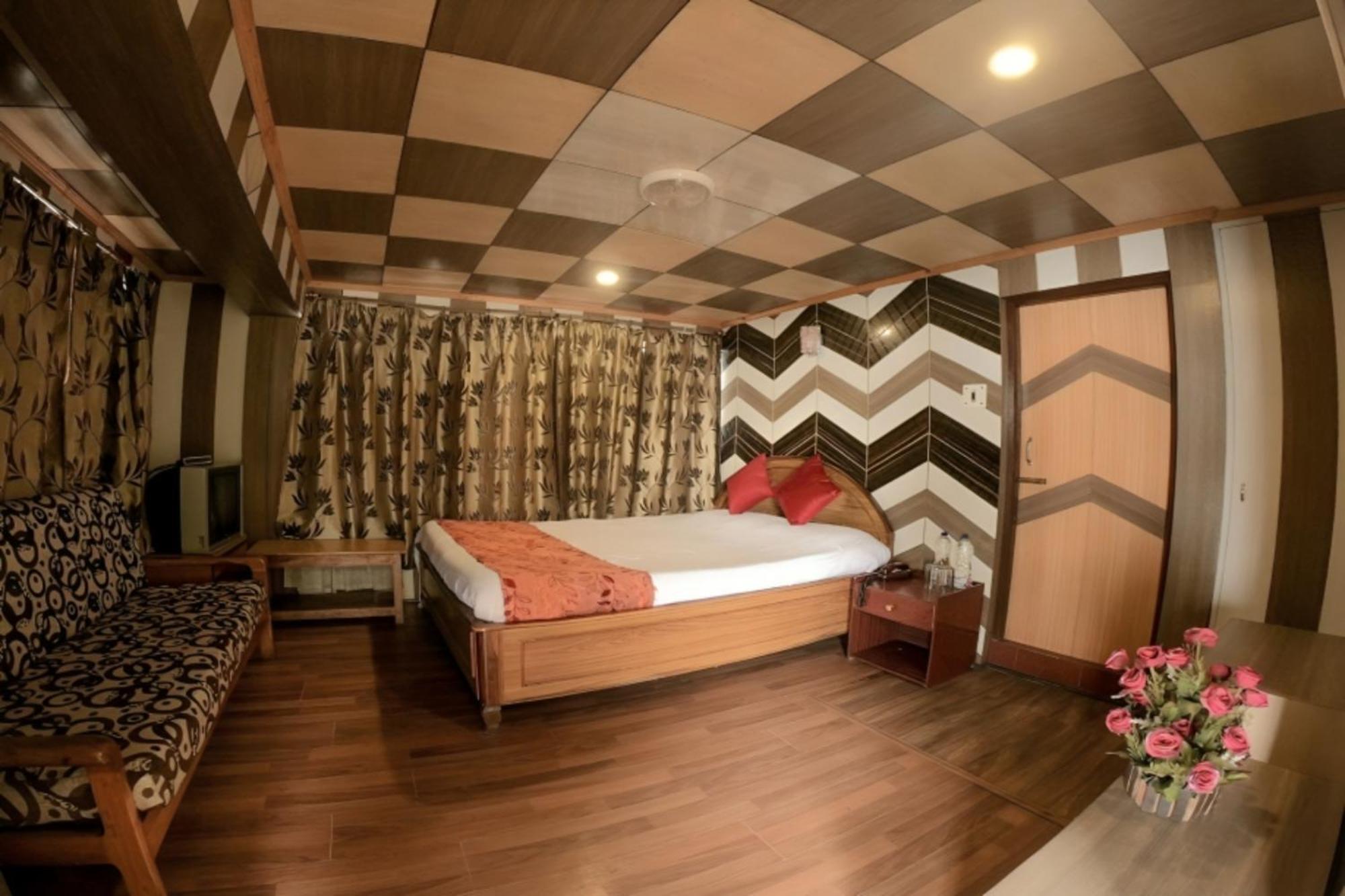 Hotel Goroomgo Broadway Mall Road Darjeeling - Best In Darjeeling
