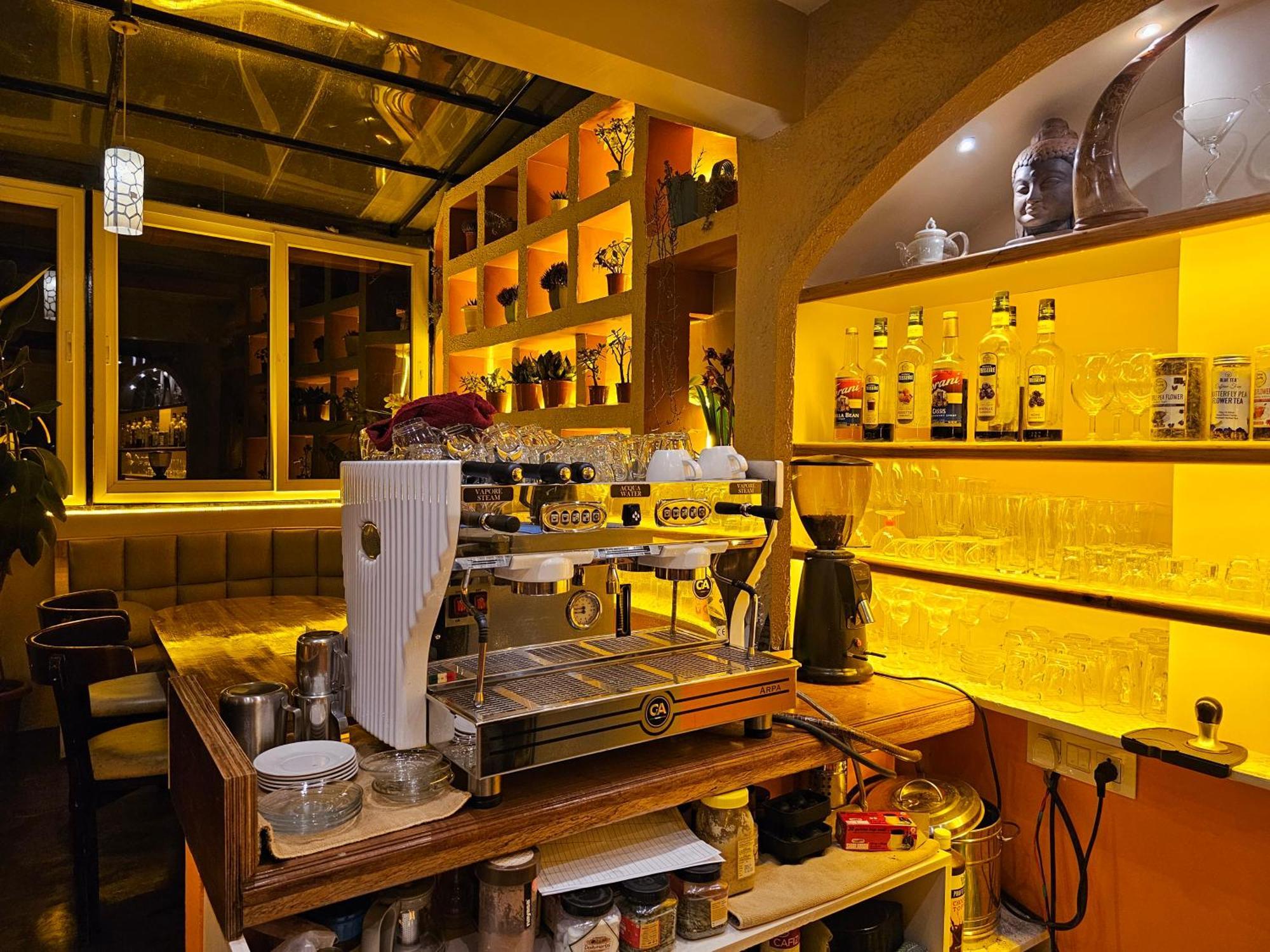 Hotel Golden Orchid 5*