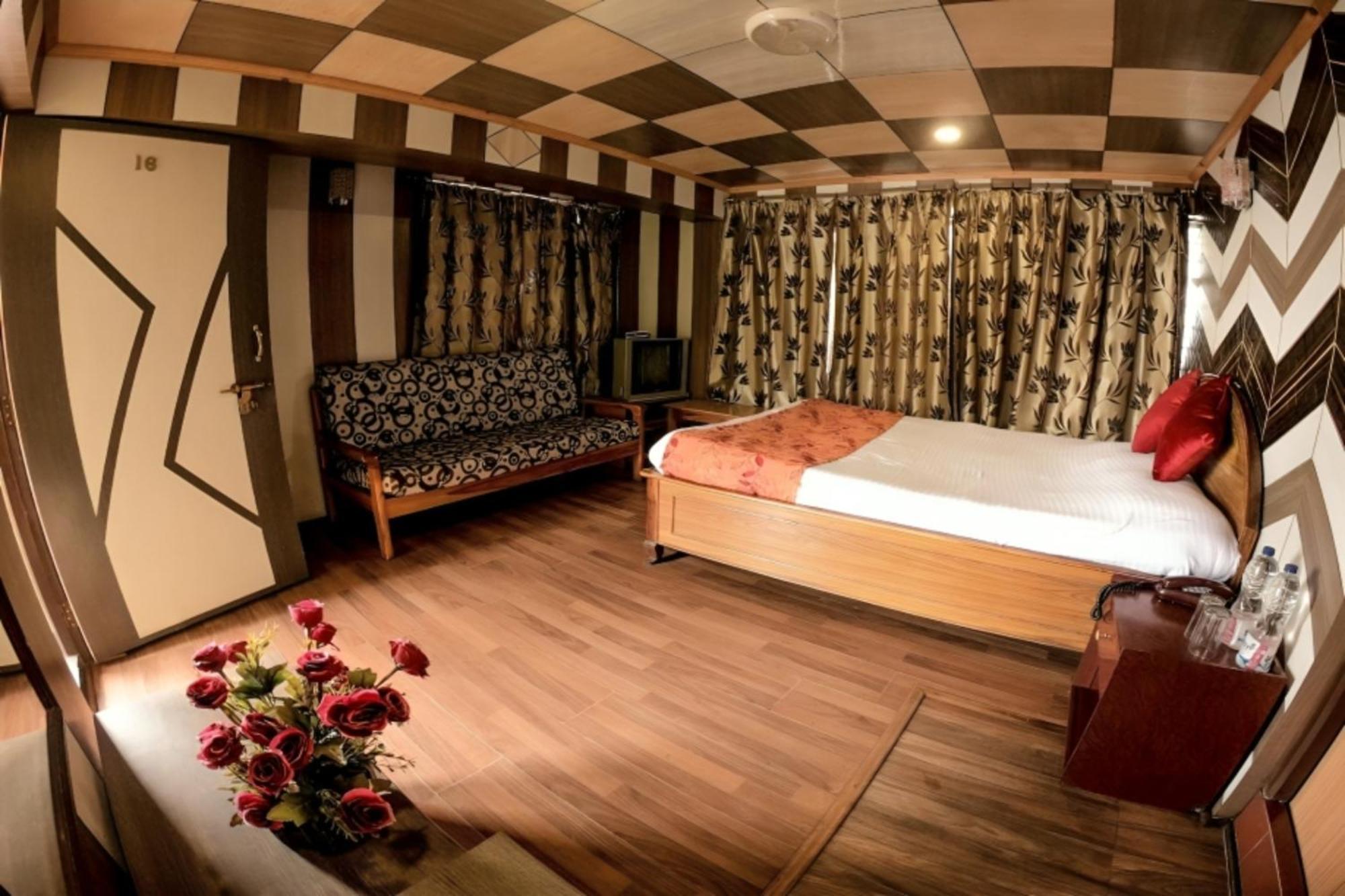 Hotel Goroomgo Broadway Anexy Darjeeling Near Mall Road - Best Service Awarded