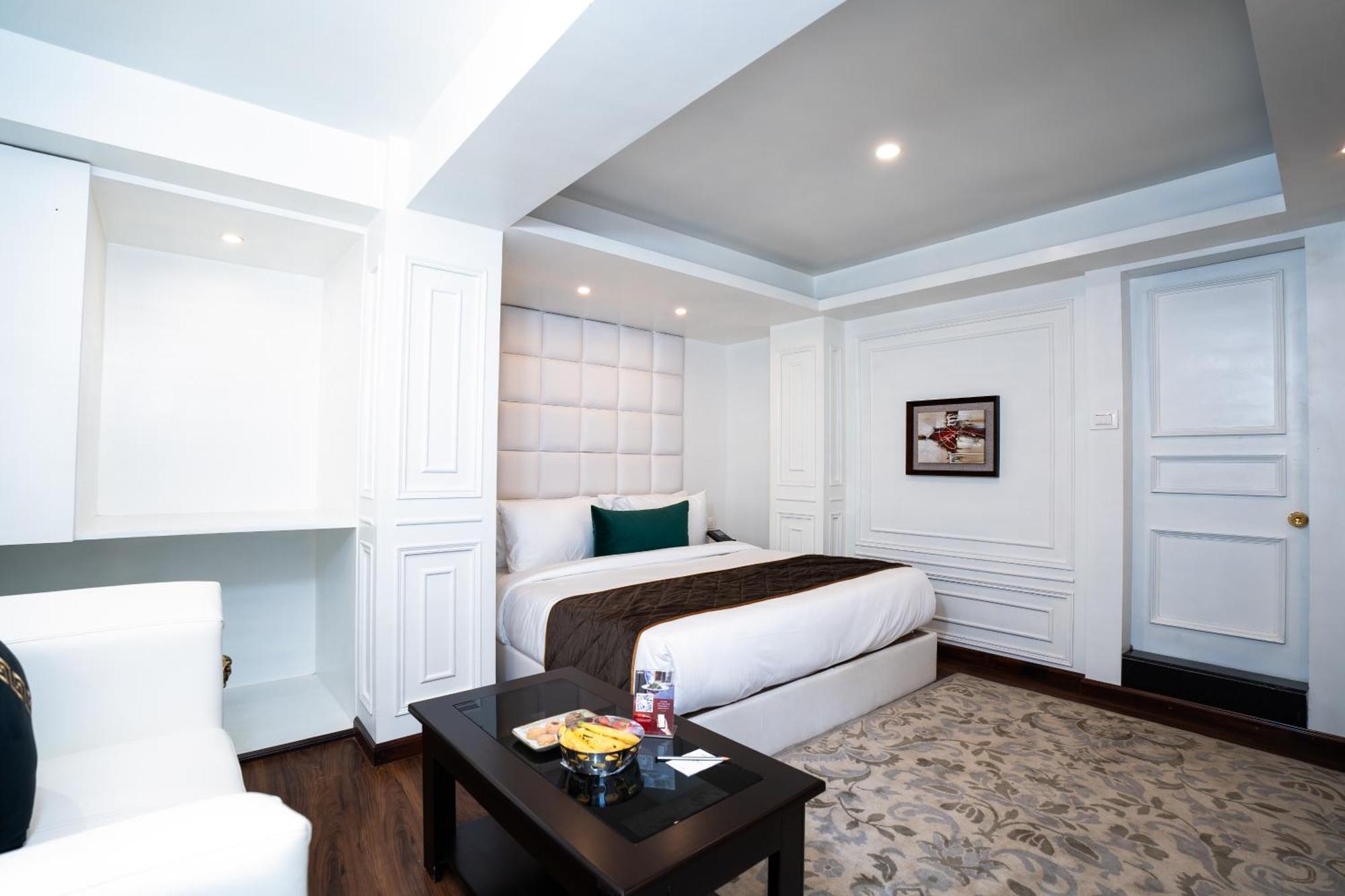 Hotel The West Gate By Summit