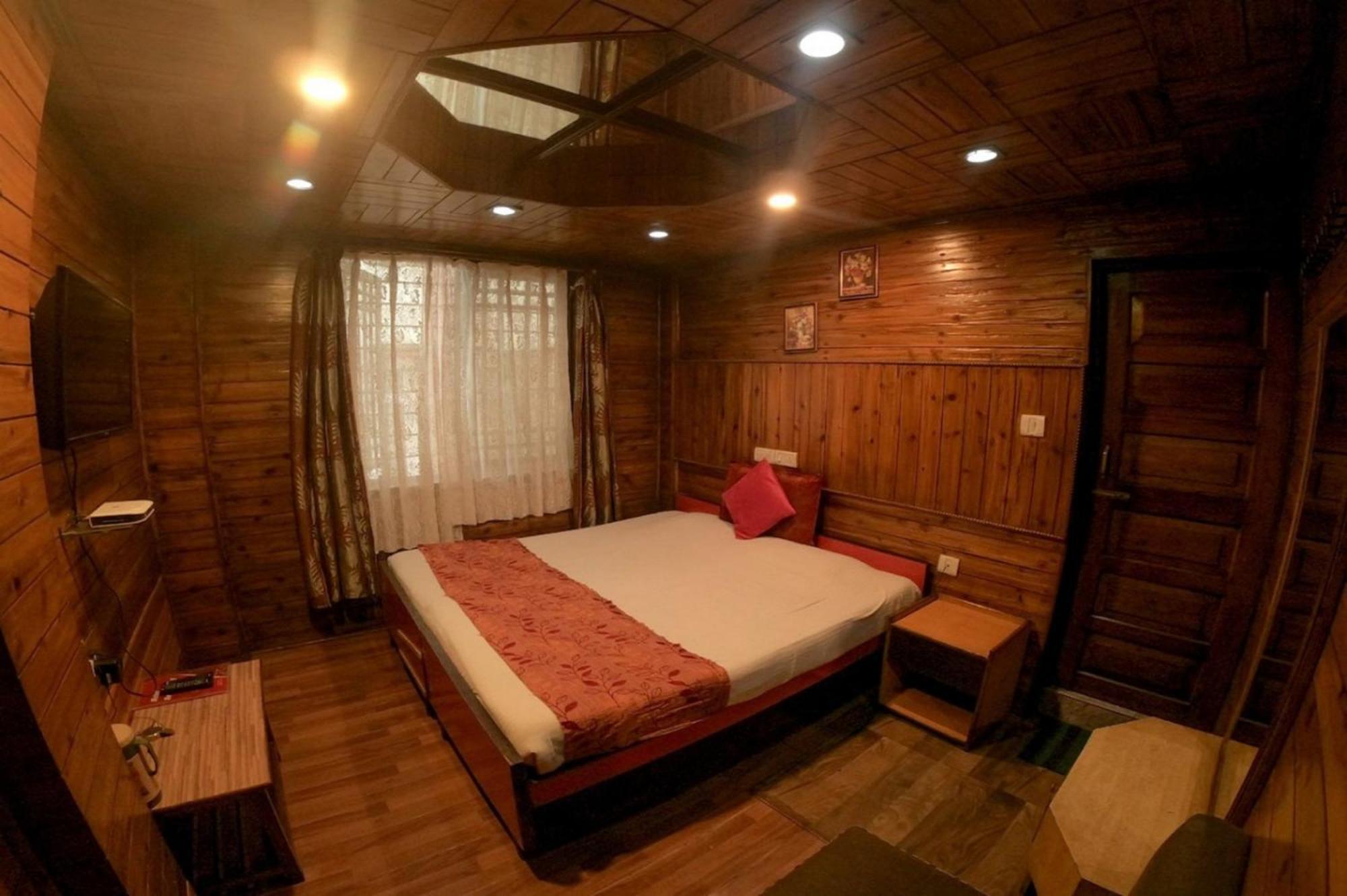 Hotel Goroomgo Broadway Mall Road Darjeeling - Best In Darjeeling