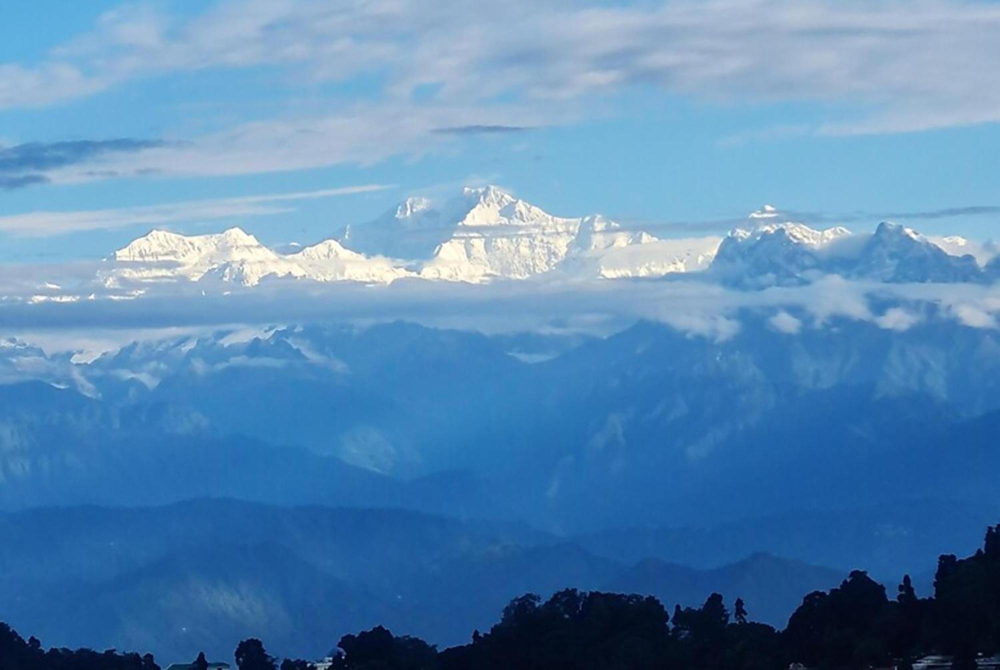 Hotel Goroomgo Broadway Anexy Darjeeling Near Mall Road - Best Service Awarded