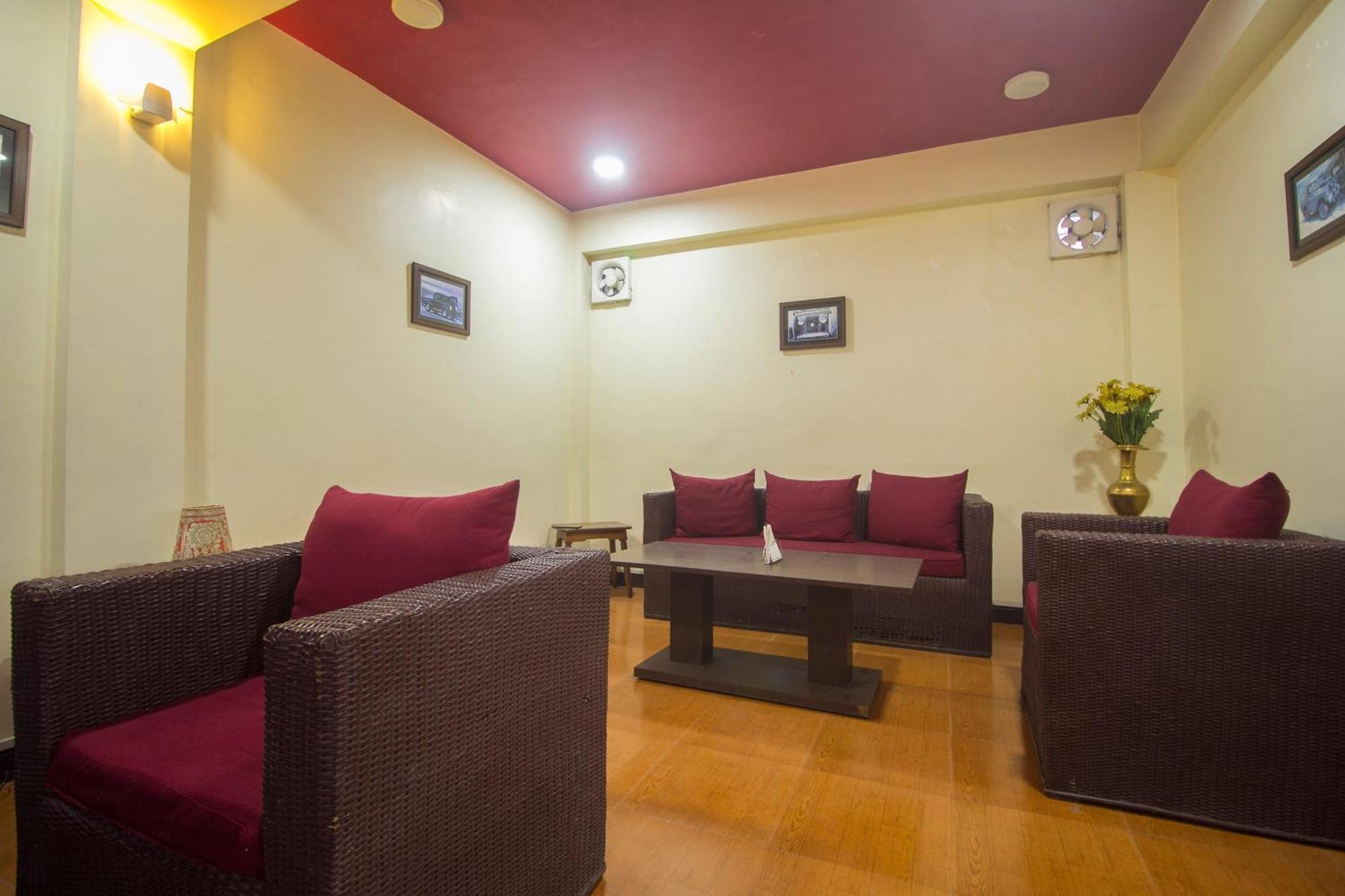 Hotel Super Oyo Collection O The Loop 3*