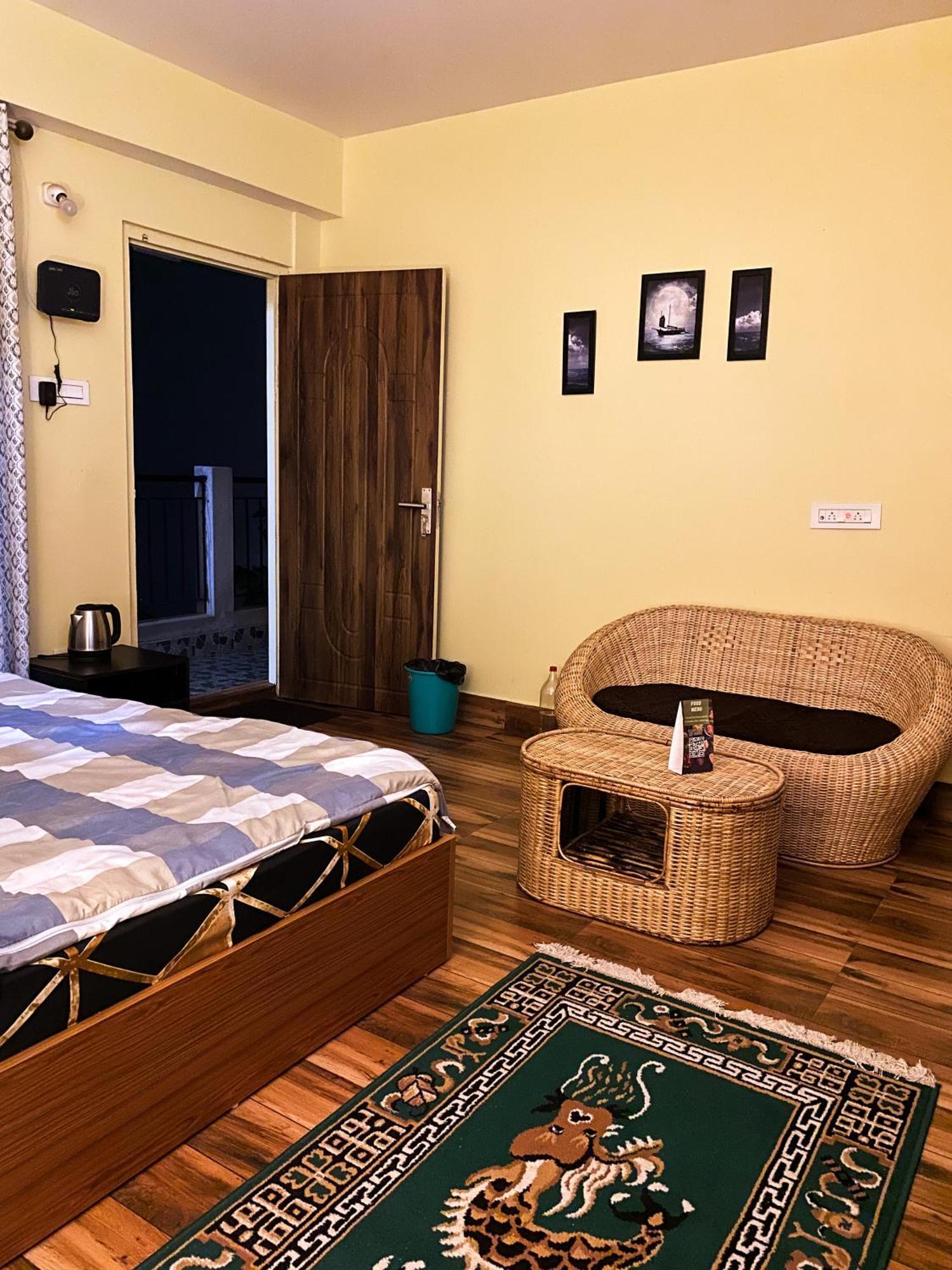 Syangden Villa, Nagbeli *