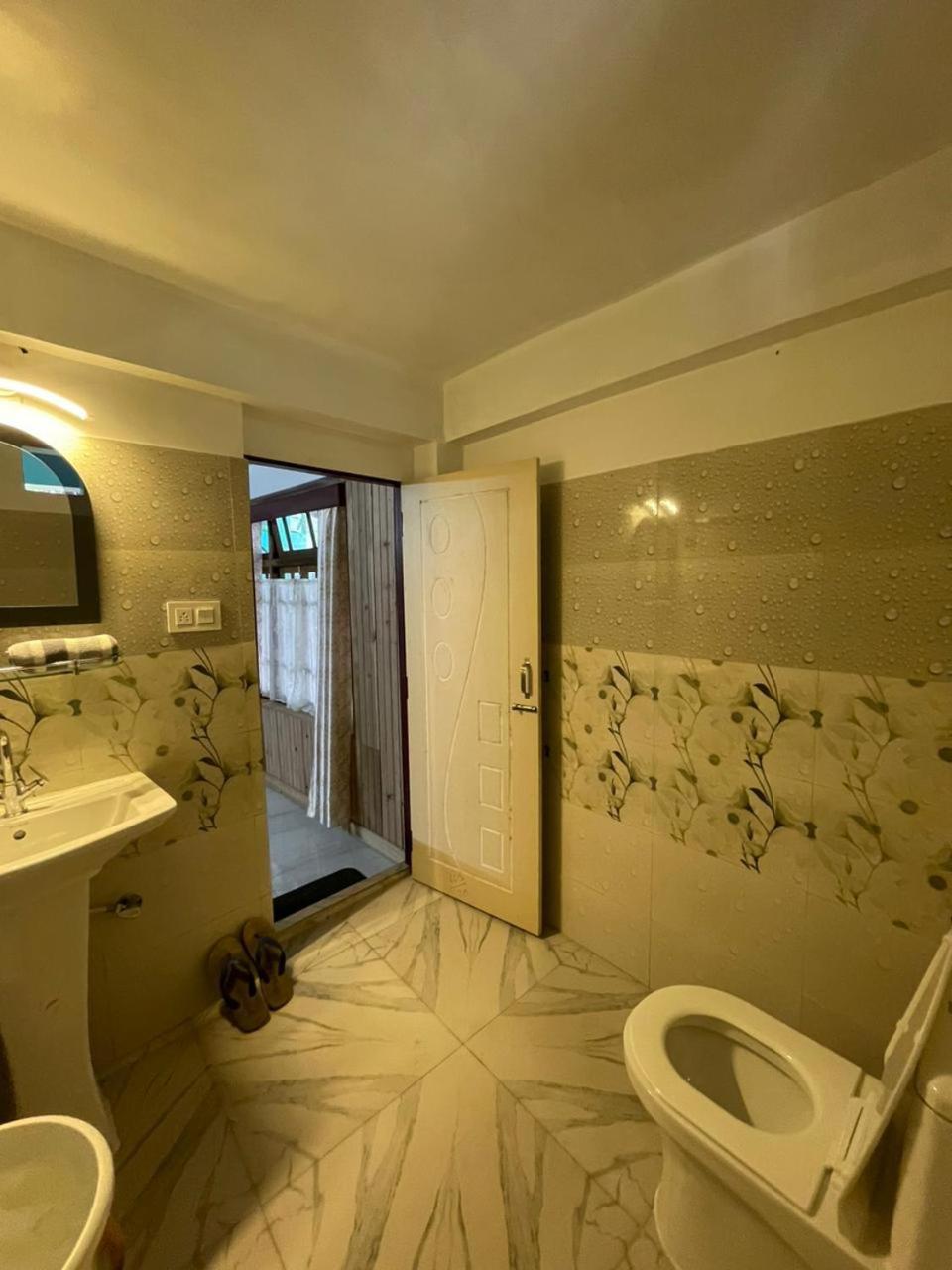 Mountain Manor Homestay Darjeeling (West Bengal)