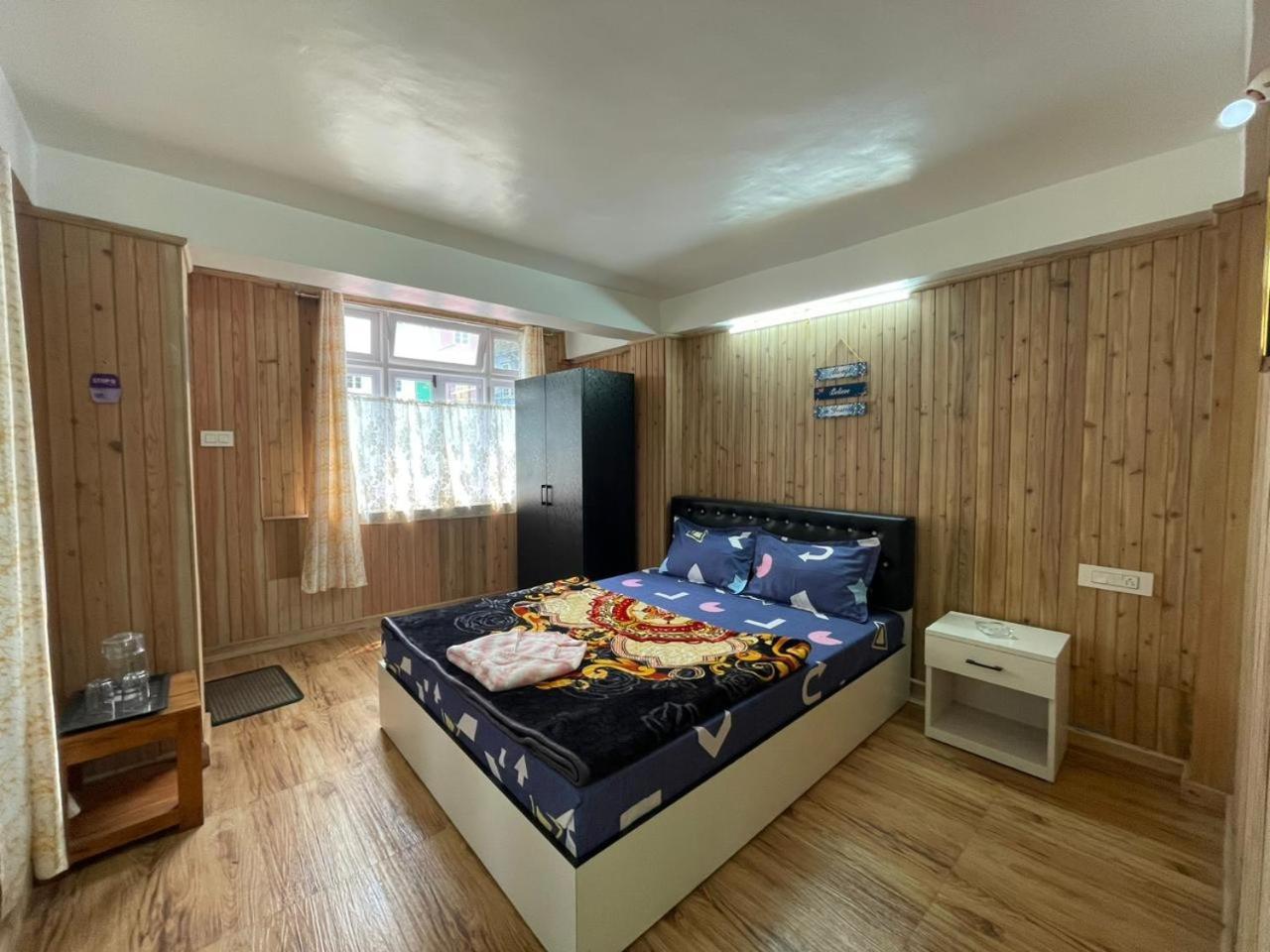 Mountain Manor Homestay *