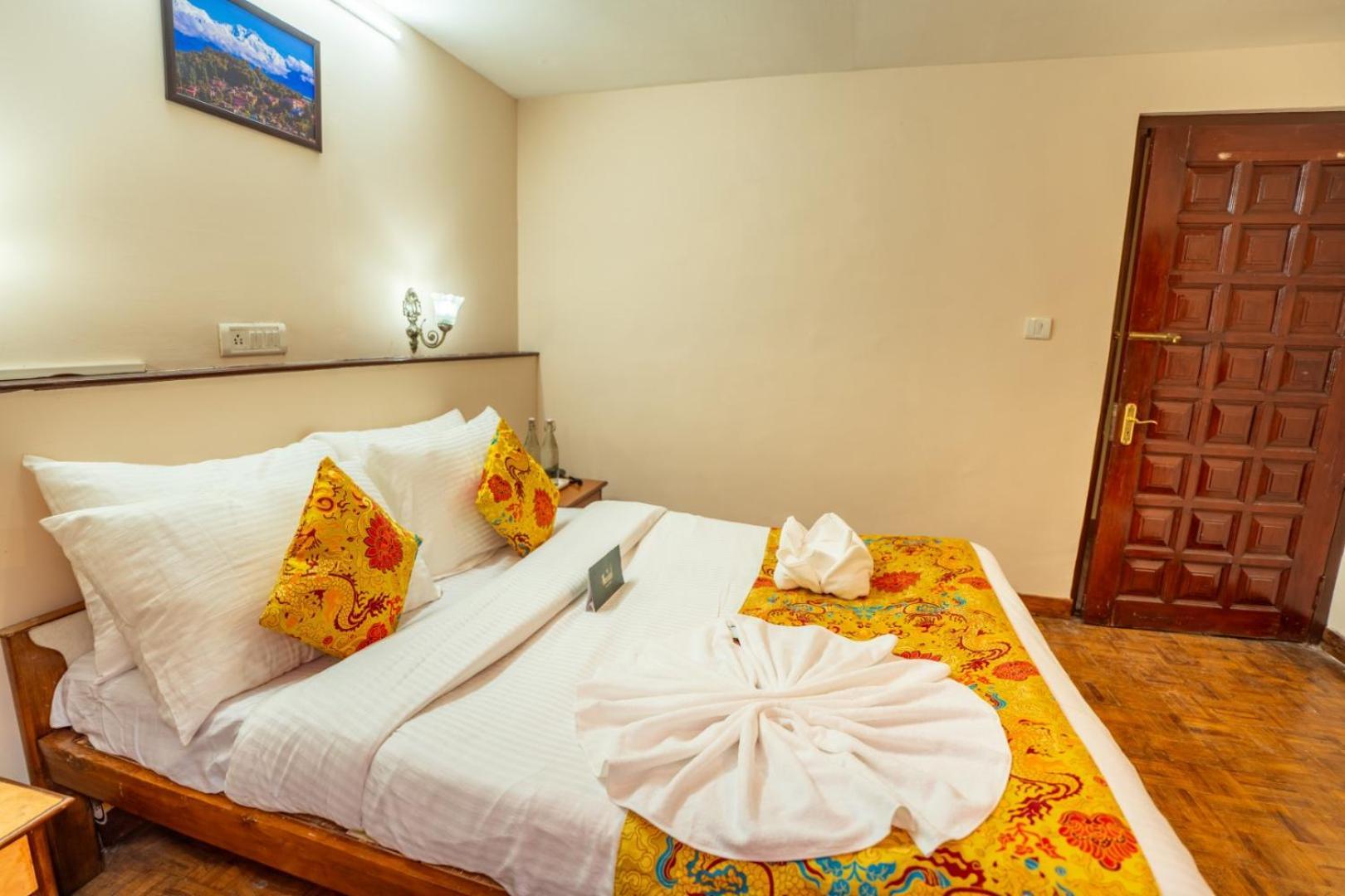 Muscatel Fairmont - 100 Mts From Mall Road 3*