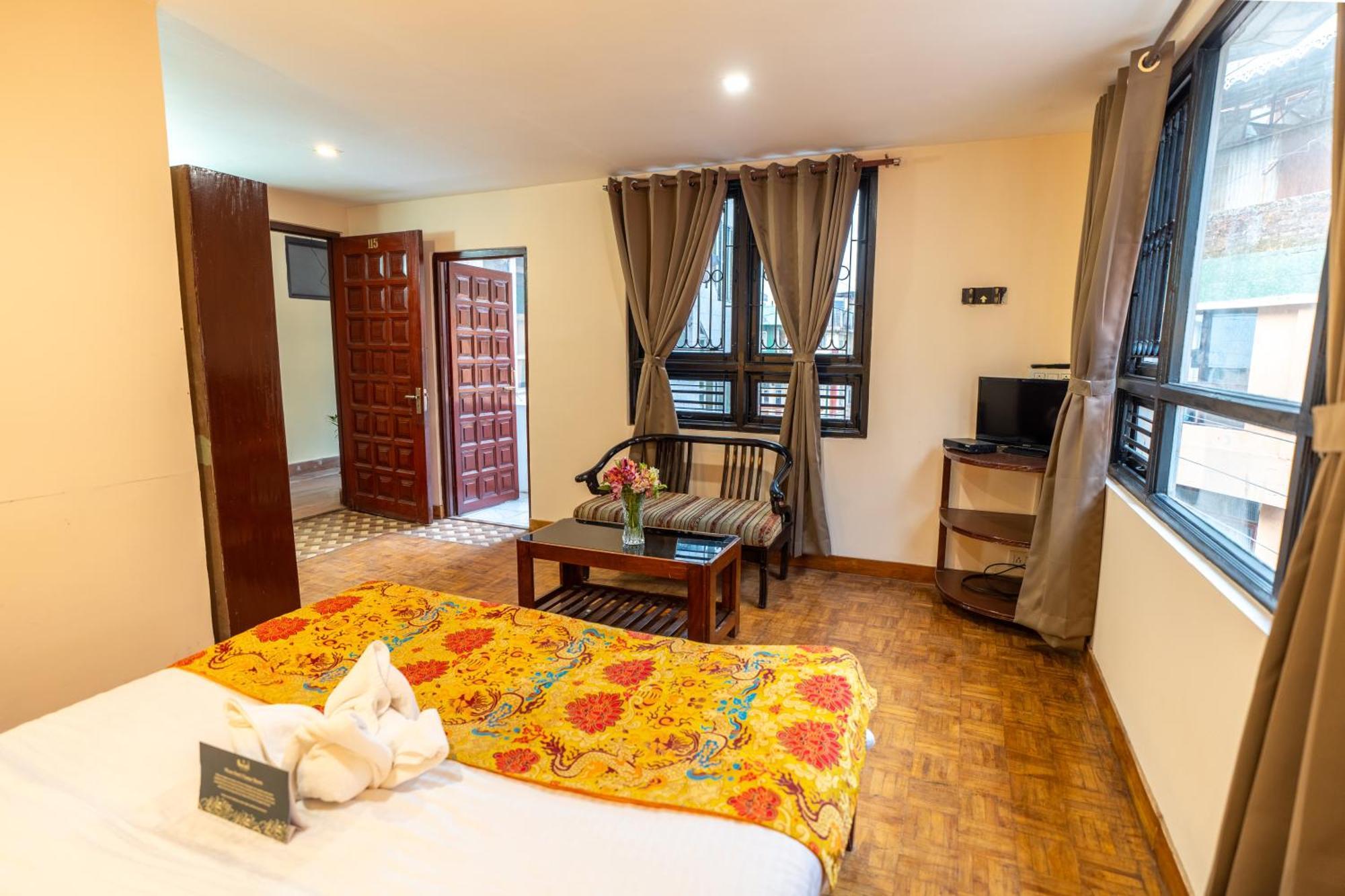 Hotel Muscatel Fairmont - 100 Mts From Mall Road 3*