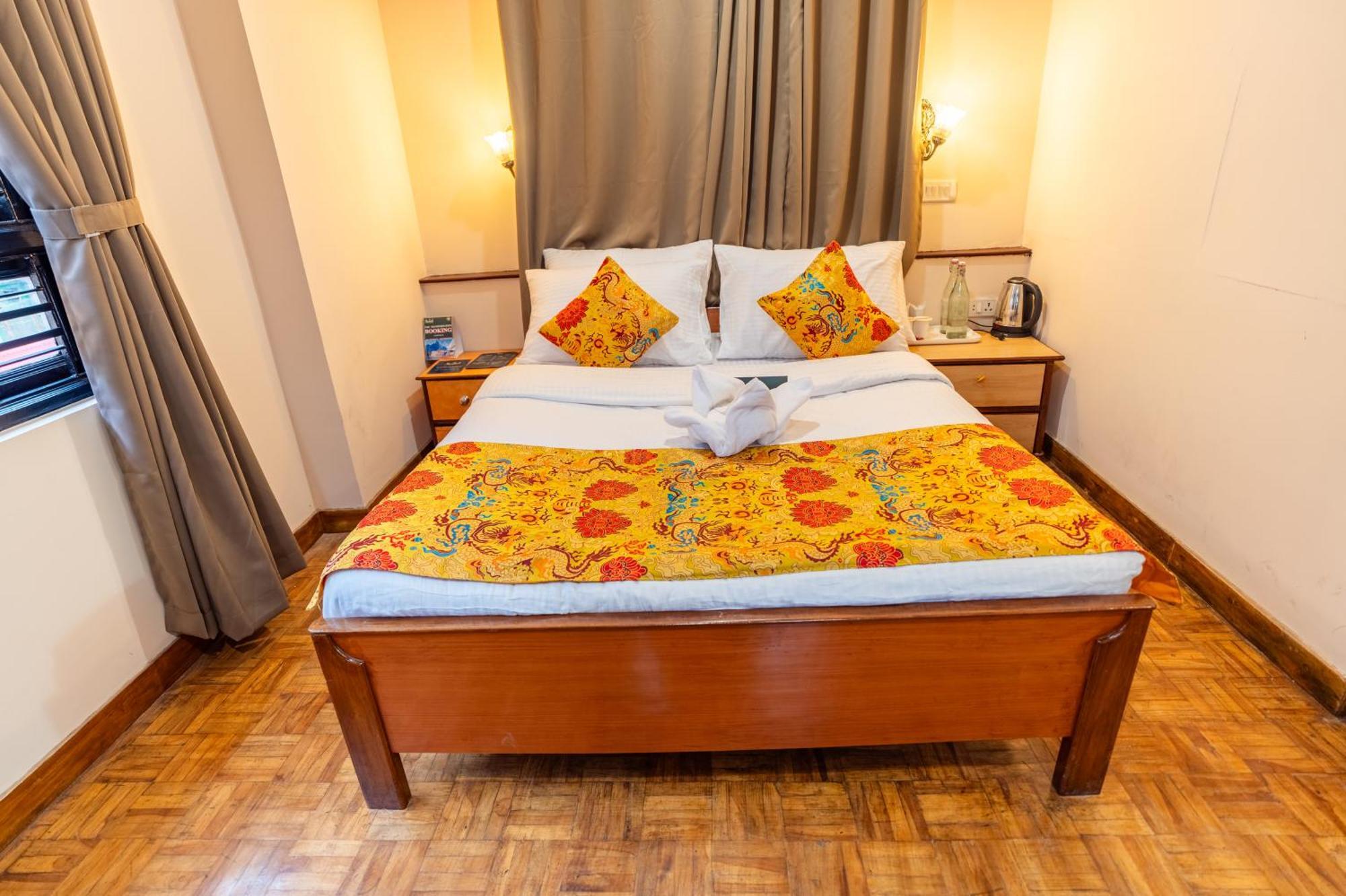 Hotel Muscatel Fairmont - 100 Mts From Mall Road 3*